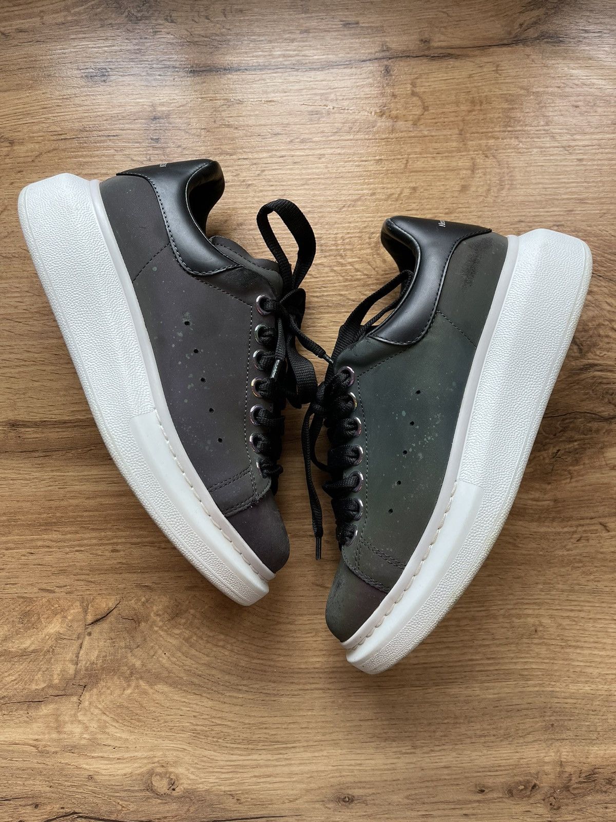 Alexander McQueen Alexander McQueen Iridescent Sneakers Beetle Black chameleon Size US 6 / IT 36 - 3 Thumbnail