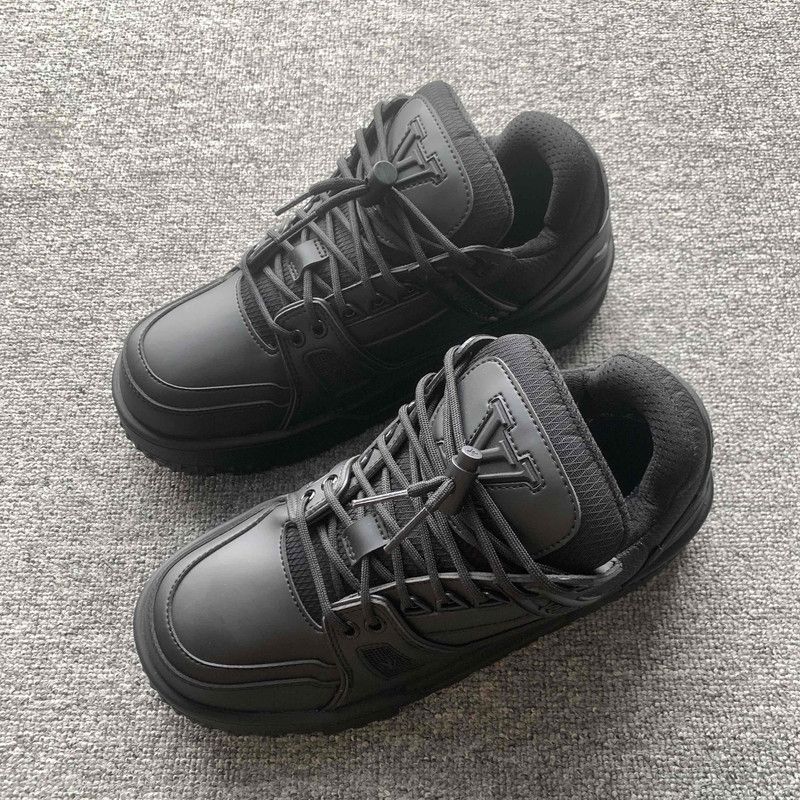 Louis Vuitton Louis Vuitton Black Low-Top Ski Sneakers 0079 Size US 8.5 / EU 41-42 - 1 Thumbnail