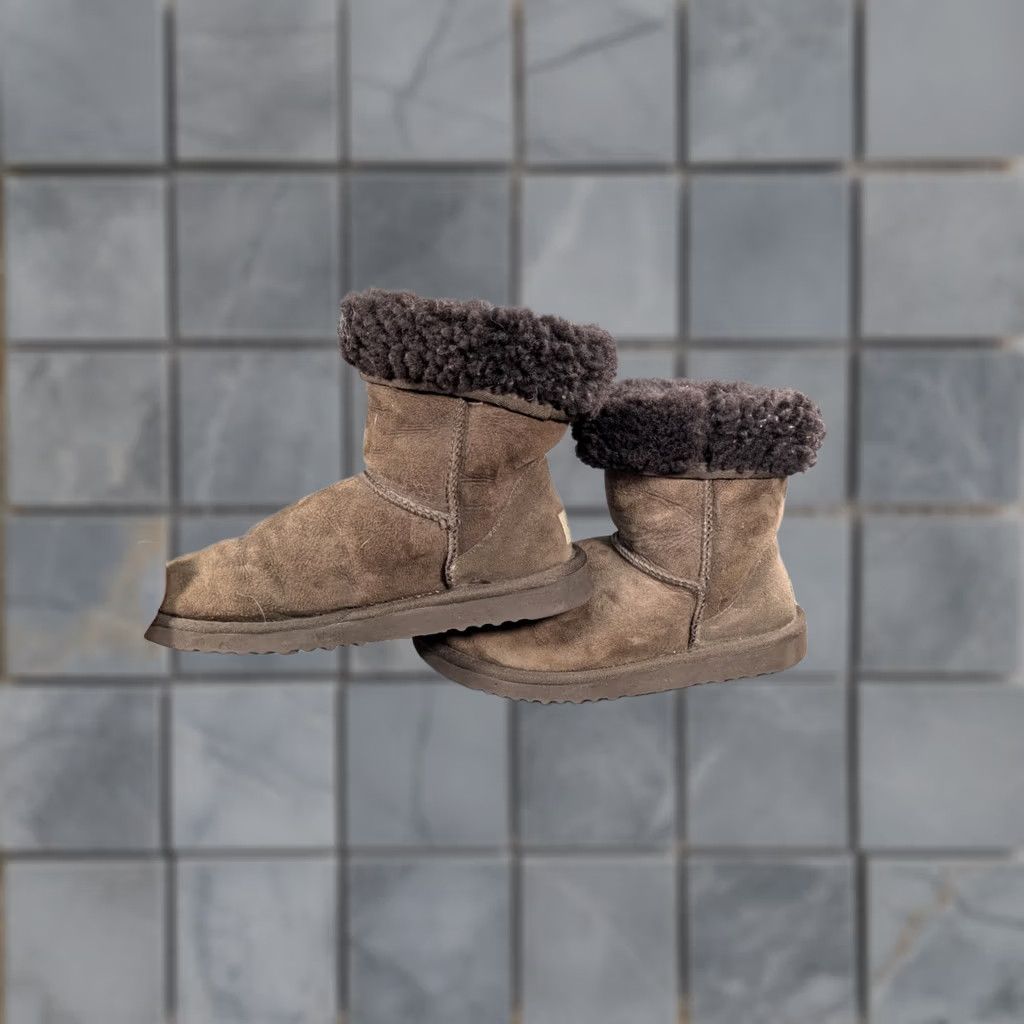 Ugg UGG Boots Womens Brown Australia Women Leather Sheepskin Lined Classic Short Size Size 28" / US 6 / IT 42 - 1 Thumbnail