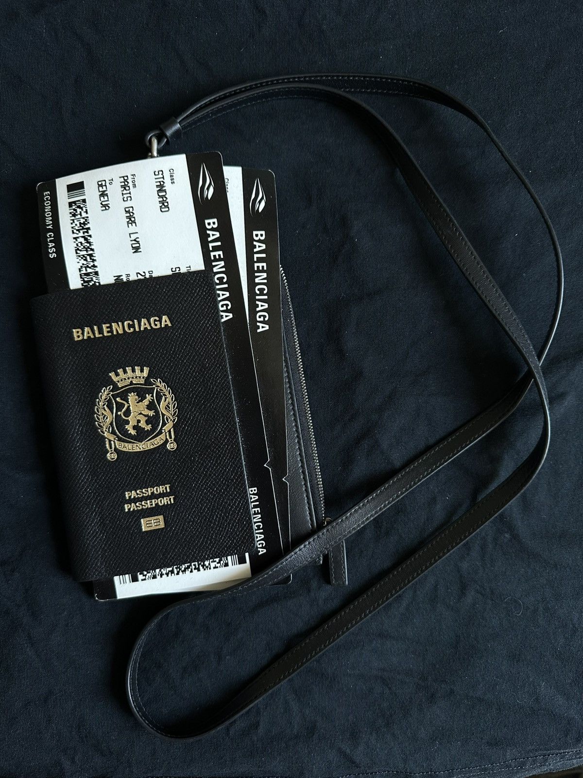 Balenciaga BALENCIAGA PASSPORT PHONE HOLDER CROSSBODY BAG CALFSKIN Size ONE SIZE - 1 Thumbnail