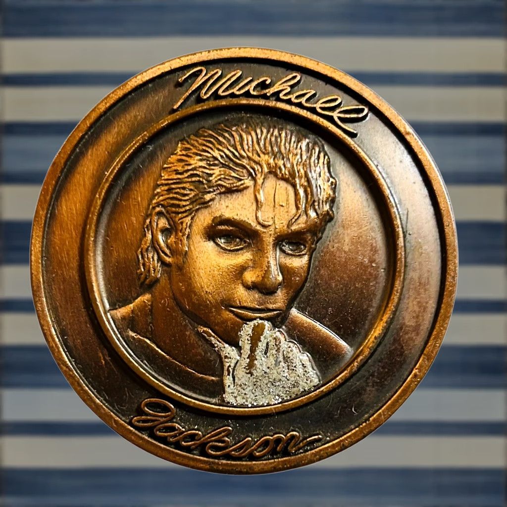 Vintage VINTAGE Michael Jackson Belt Buckle Glittering Glove 1984 Mens Belt Buckle Gold Clip Latch 1 1/4" Fits 2 in Belt Size ONE SIZE - 1 Thumbnail