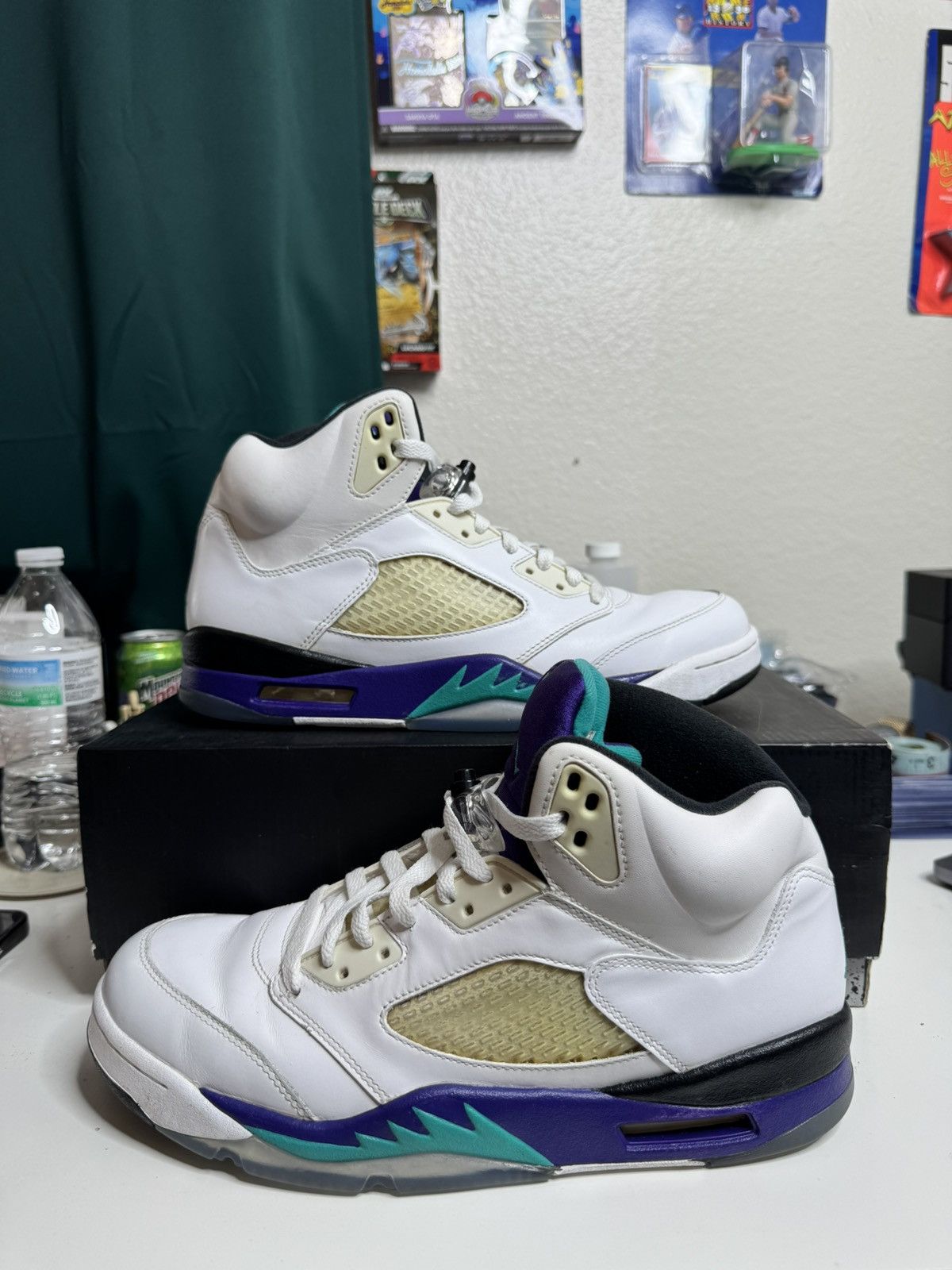 Jordan Brand Jordan 5 Retro White Grape 2013 MENS 10 FAST SHIPPING Size US 10 / EU 43 - 1 Thumbnail