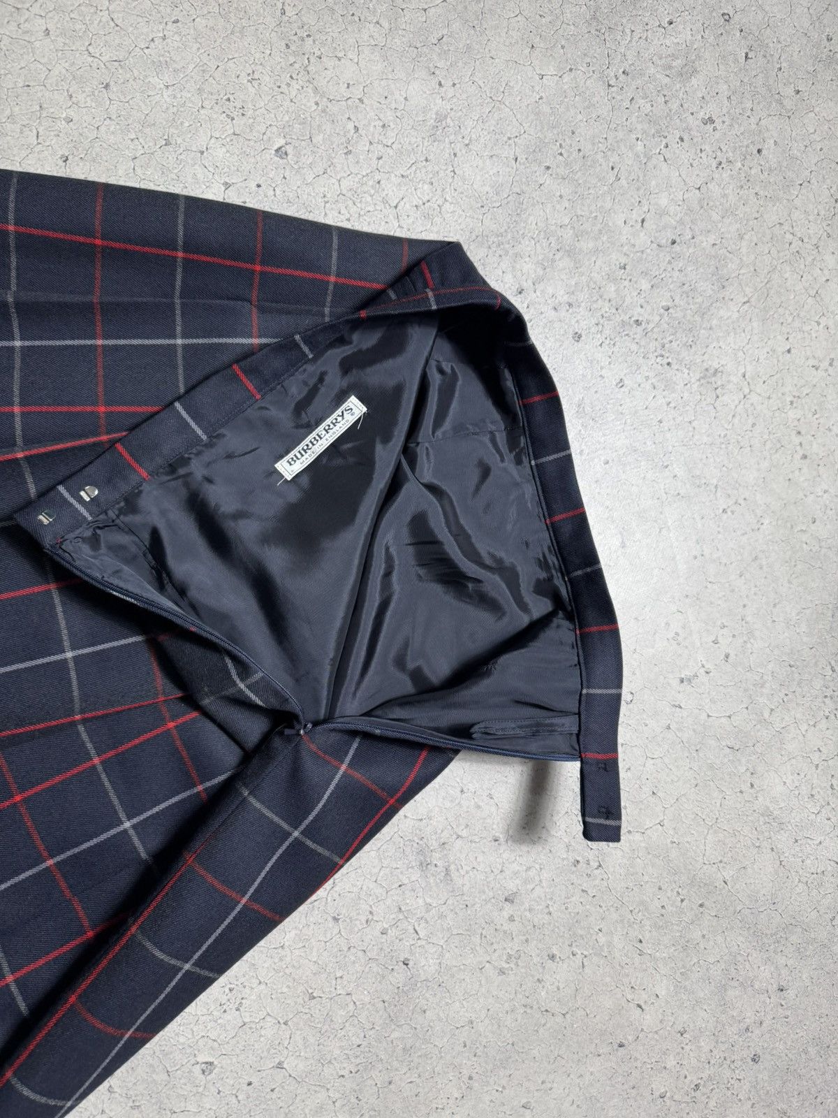 Burberry Burberrys Checkered Wool Skirt Vintage 90’s Size 28" / US 6 / IT 42 - 5 Thumbnail