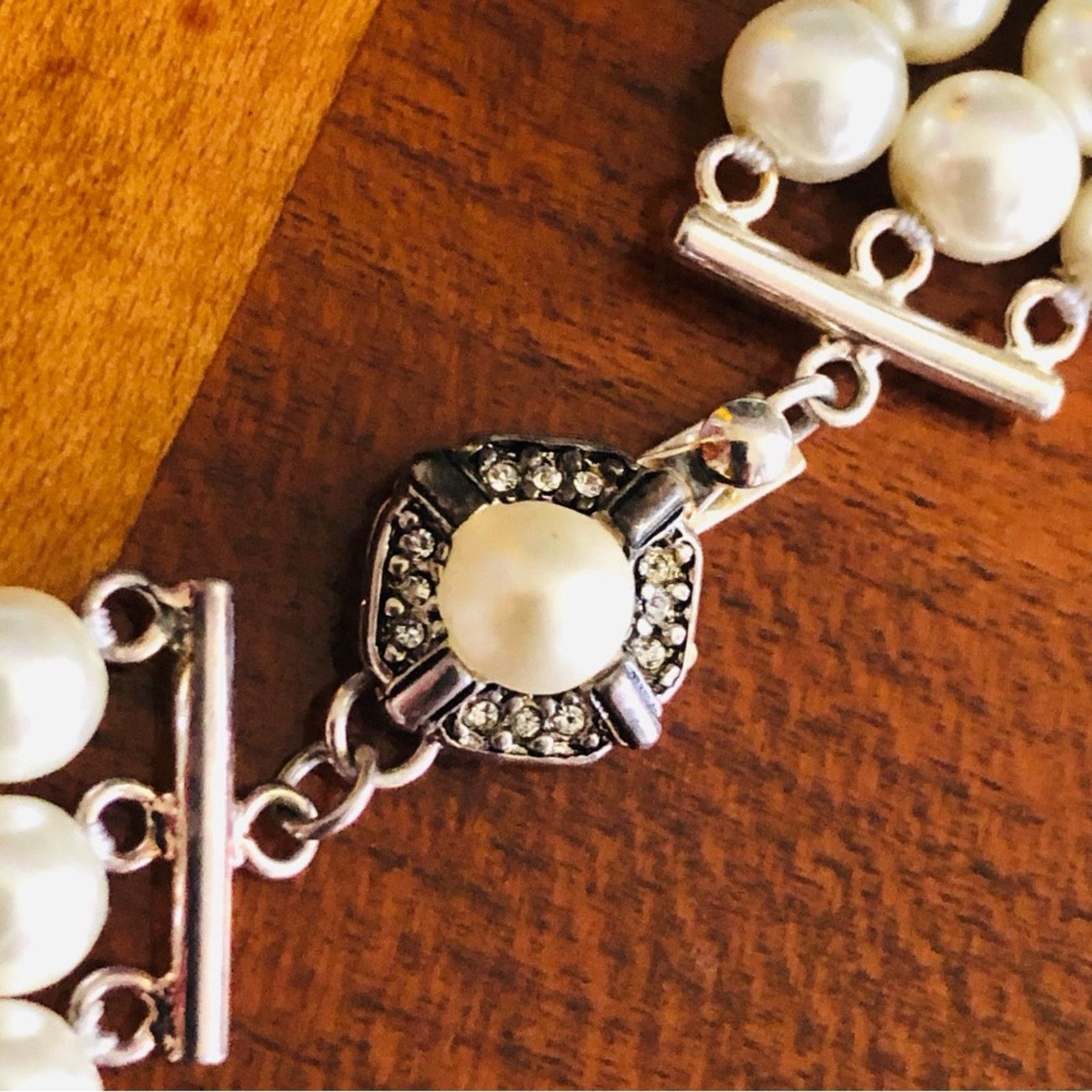 Vintage Vintage Feinberg triple strand white glass pearl necklace Size ONE SIZE - 12 Thumbnail
