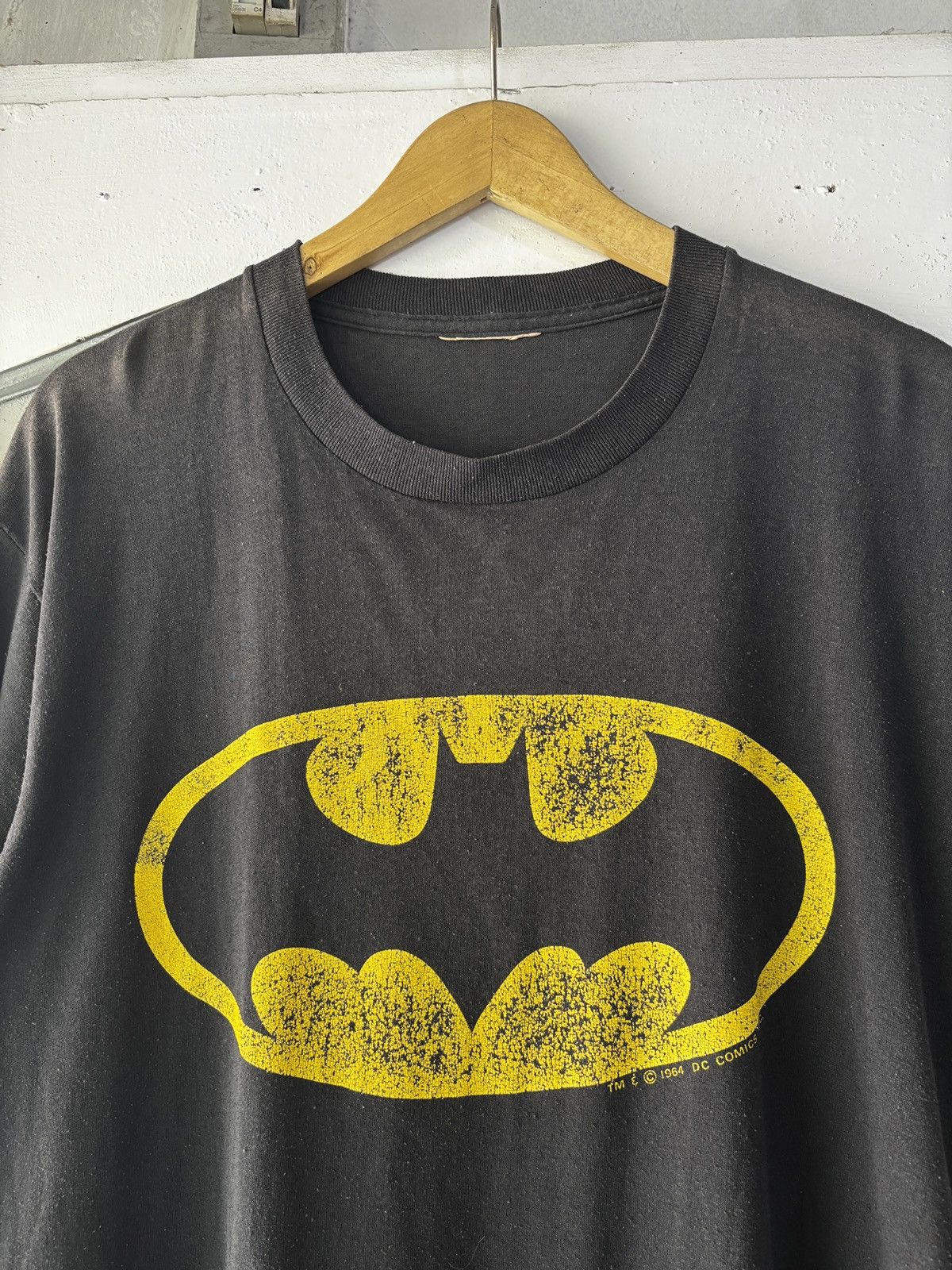 DC Comics Vintage Worn Batman Tshirt Size US L / EU 52-54 / 3 - 3 Thumbnail
