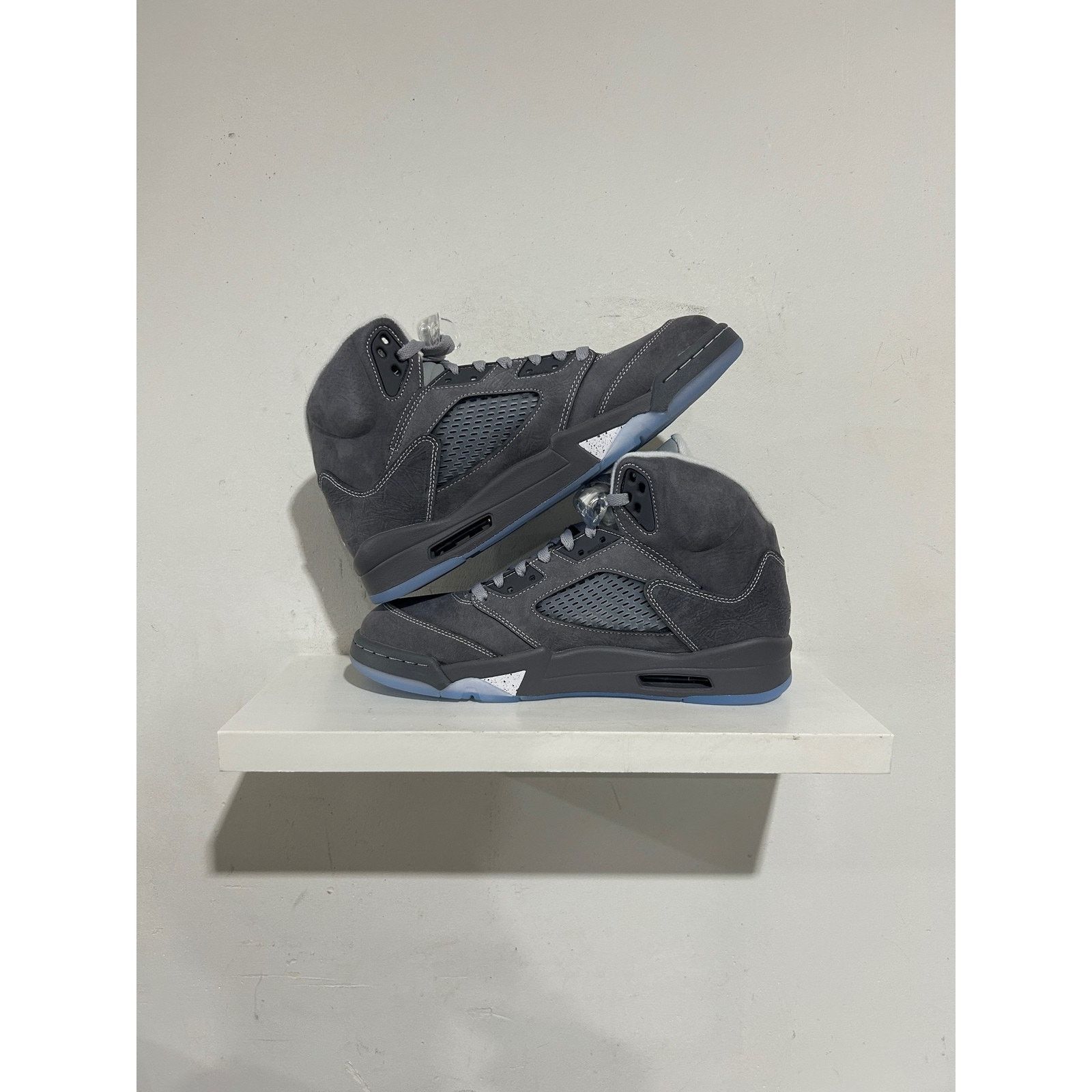 Nike NIKE JORDAN 5 WOLF GREY 2026 SIZE 10.5 NEW Size US 10.5 / EU 43-44 - 2 Thumbnail