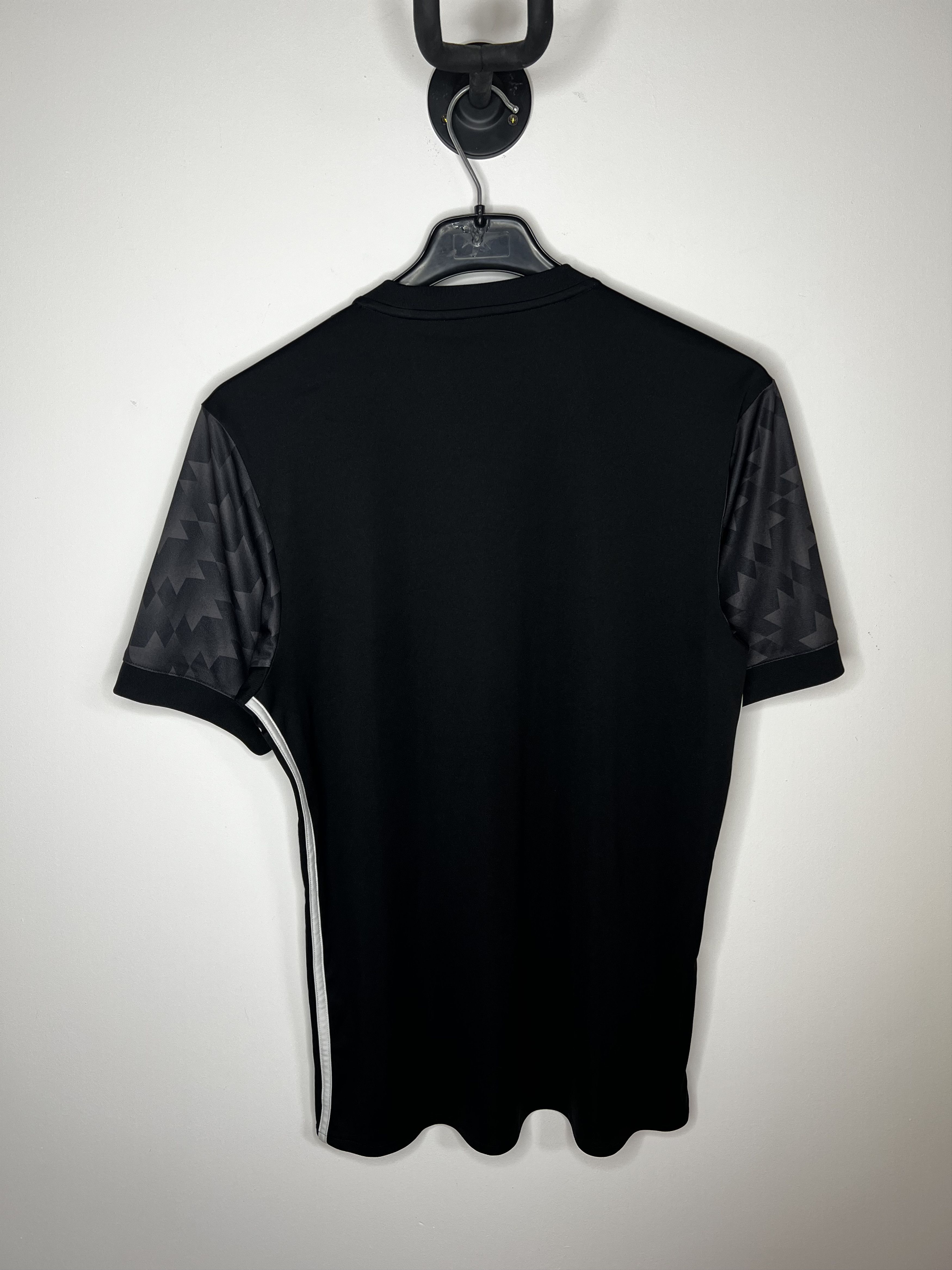 Adidas MANCHESTER UNITED 2017-18 AWAY FOOTBALL SHIRT SOCCER JERSEY Size US M / EU 48-50 / 2 - 2 Thumbnail