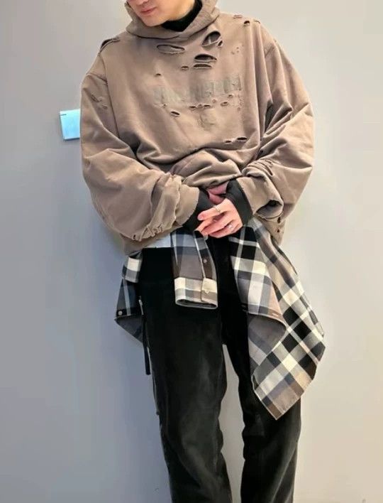 Balenciaga Balenciaga Brown big destroyed hoodie sweatshirt Size US M / EU 48-50 / 2 - 5 Thumbnail
