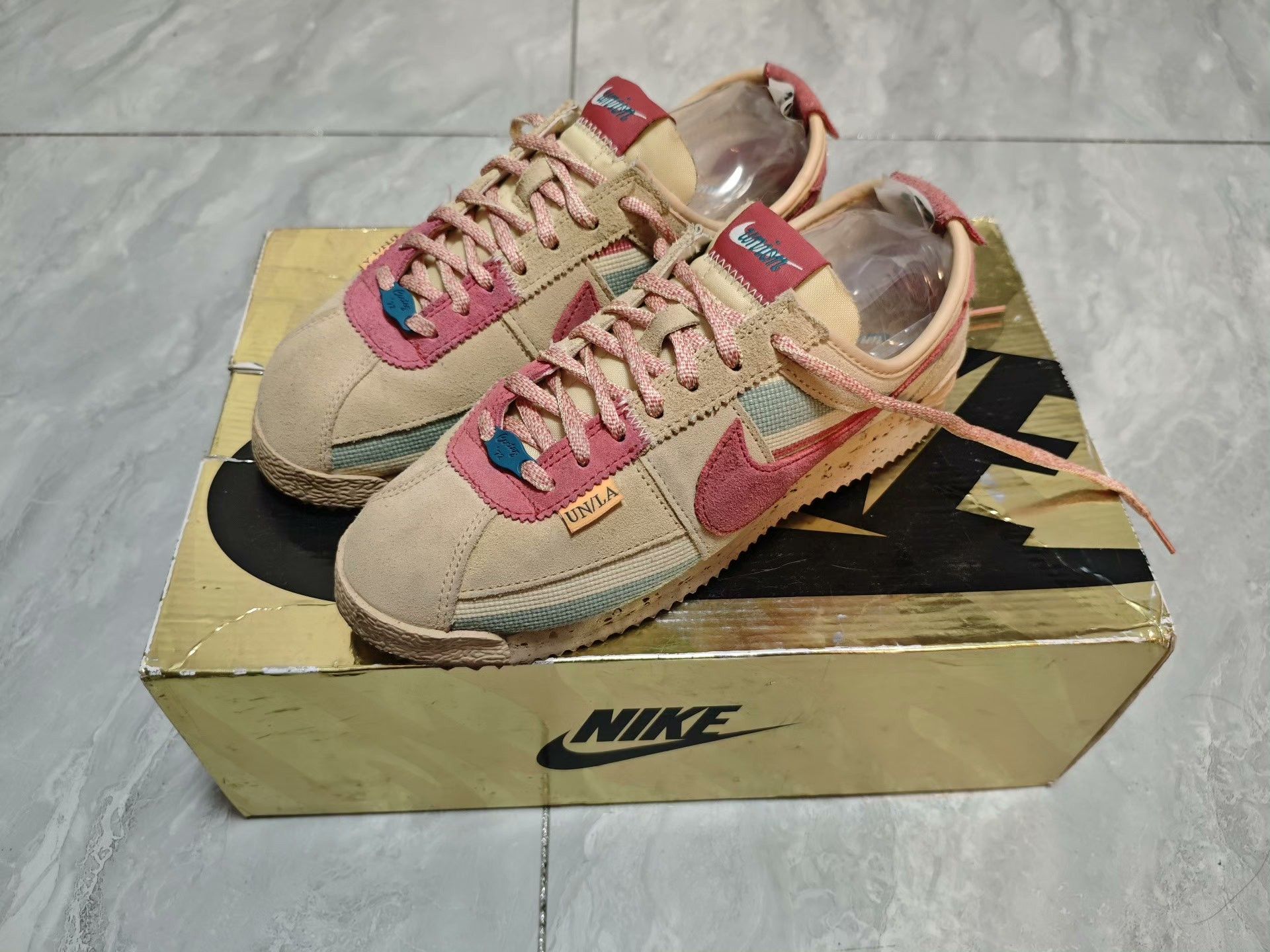 Nike Nike Pink Lowtop Sneakers 6 Men Size US 6 / EU 39 - 1 Thumbnail
