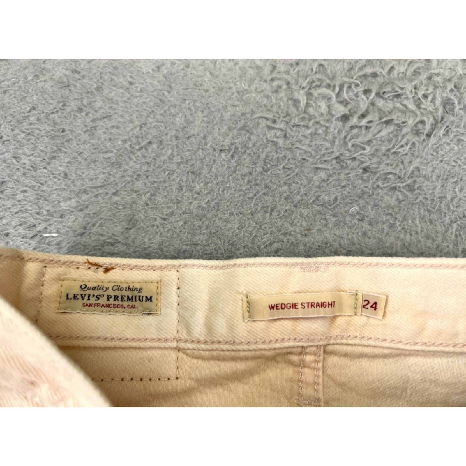 Levi's Levis Premium Jeans Womens 27 Peach Denim Wedgie Straight Button Fly Size 27" / US 4 / IT 40 - 6 Thumbnail