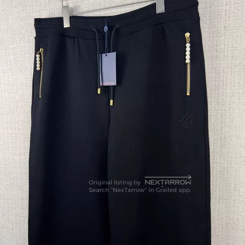 Louis Vuitton Louis Vuitton size 4l Solid logo embroidered beaded zip kni Size US 30 / EU 46 - 2 Thumbnail