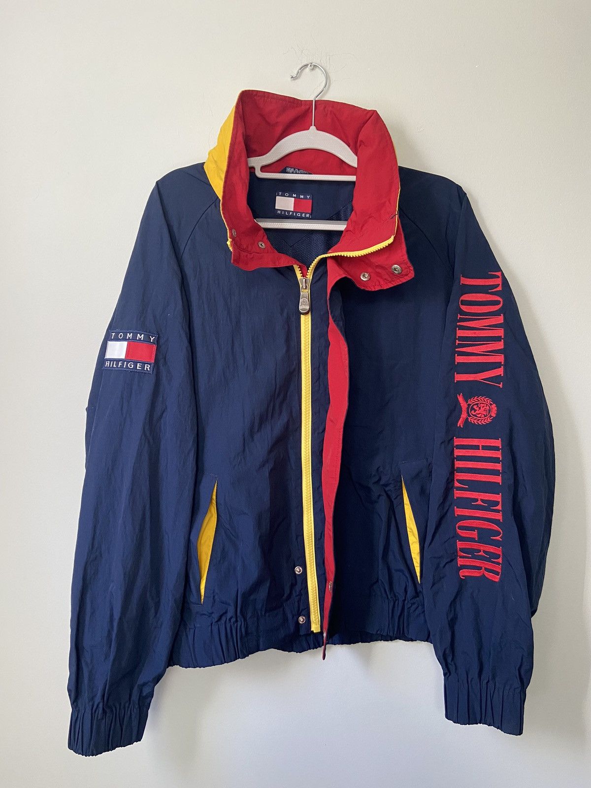 Tommy Hilfiger 1990s Tommy Hilfiger Sailing Spellout Windbreaker Jacket Size US L / EU 52-54 / 3 - 1 Thumbnail