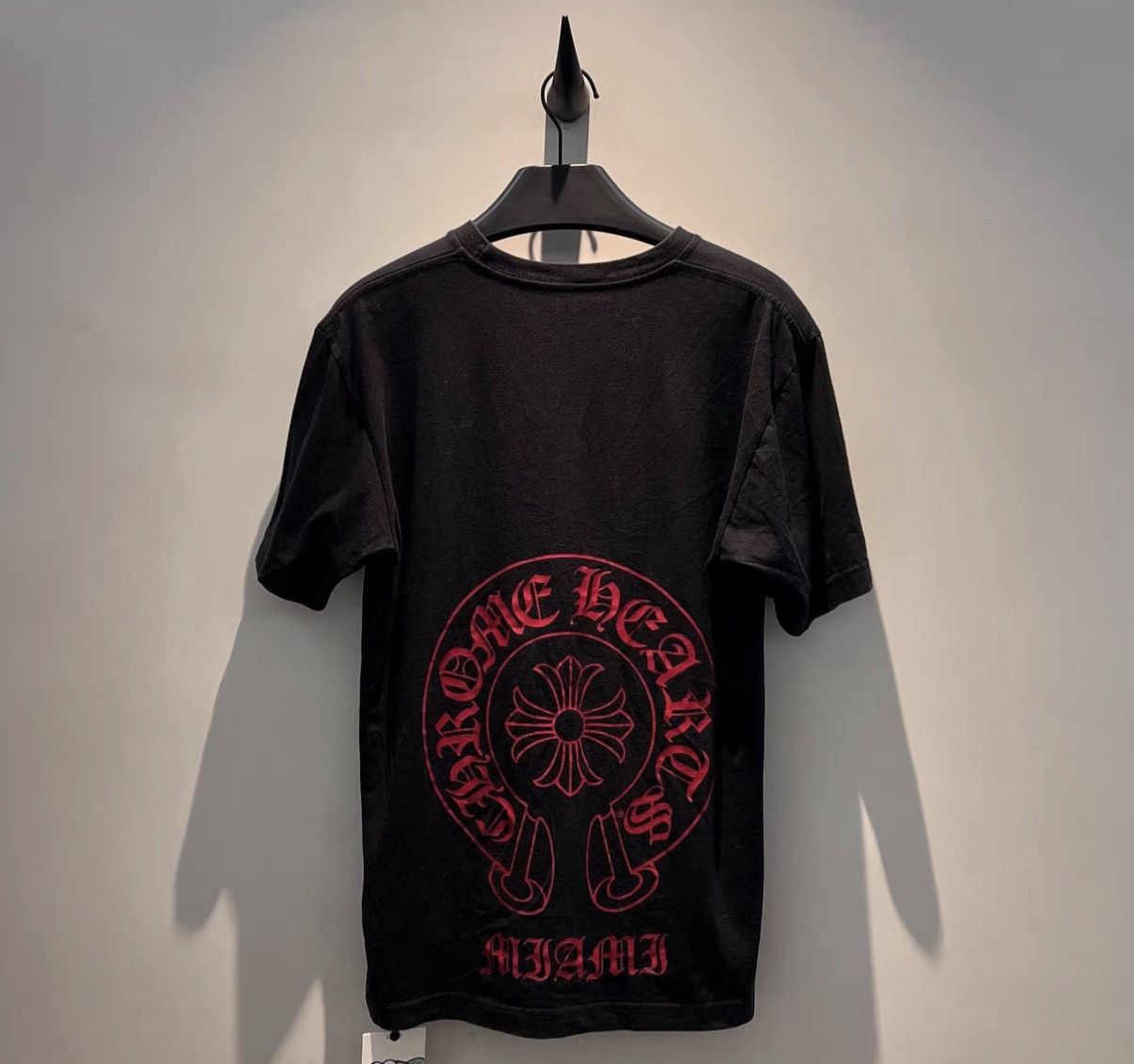 Chrome Hearts Chrome Hearts Miami exclusive red horseshoe T-shirt Size US M / EU 48-50 / 2 - 2 Thumbnail