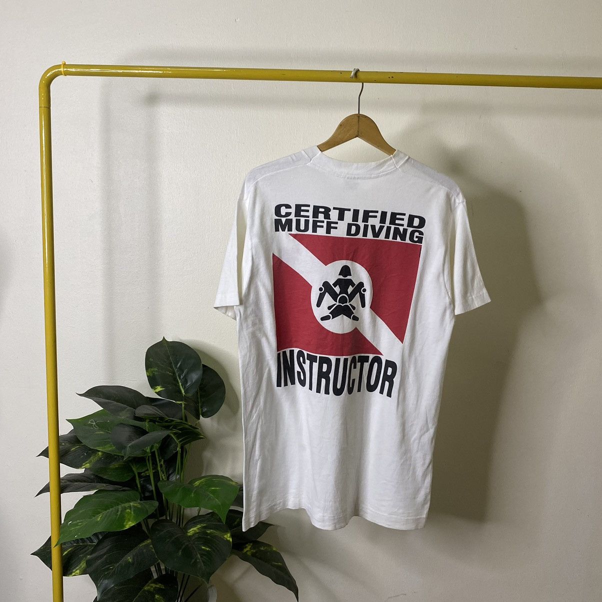Vintage Vintage 1990s Certified Muff Diving Instructor Humor Tee Size US M / EU 48-50 / 2 - 1 Thumbnail