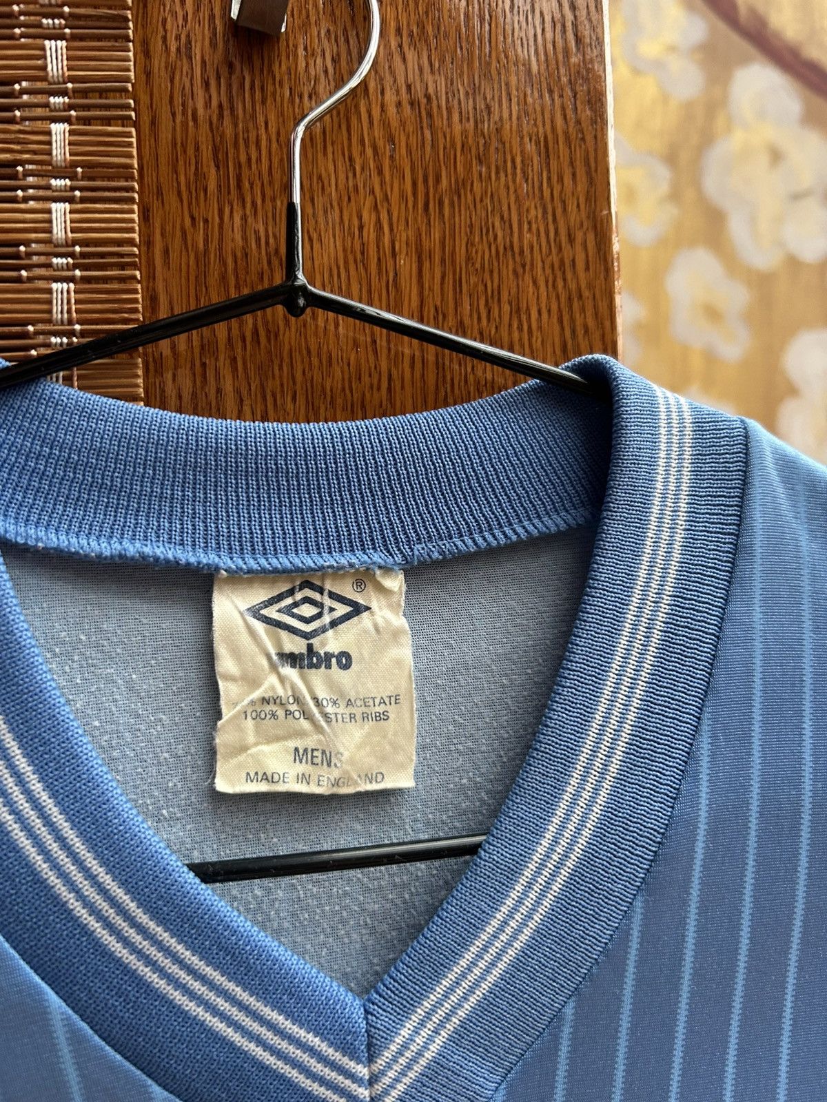 Umbro 80s Umbro Blue Striped V-Neck Football Soccer Jersey Size US M / EU 48-50 / 2 - 4 Thumbnail