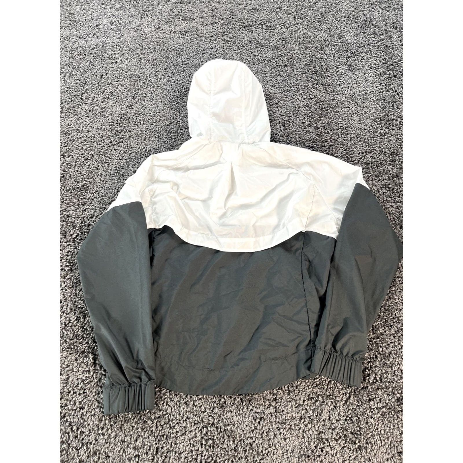 Nike Nike Windrunner Windbreaker Jacket Womens M Black Sportswear Activewear Windrunner 726138-101 Womens M Black Nike Windrunner Windbreaker Jacket Size M / US 6-8 / IT 42-44 - 5 Thumbnail