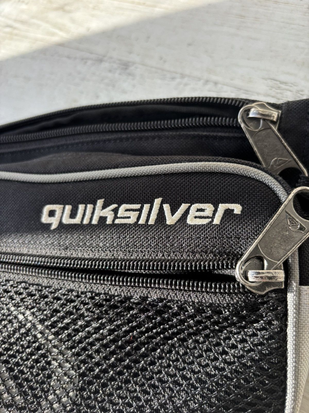 Quiksilver Quiksilver Black Fanny Pack Waist Bag Bum Bag Mesh Pocket Size ONE SIZE - 2 Thumbnail