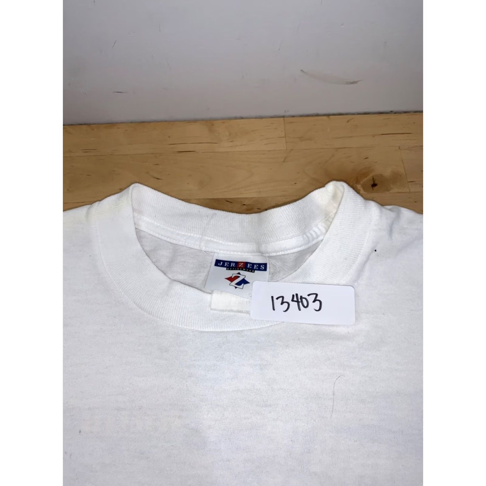 Jerzees VINTAGE I Survived the Diamond Head Club Shirt Men XL White 90s JERZEES T-Shirt Size US XL / EU 56 / 4 - 3 Thumbnail