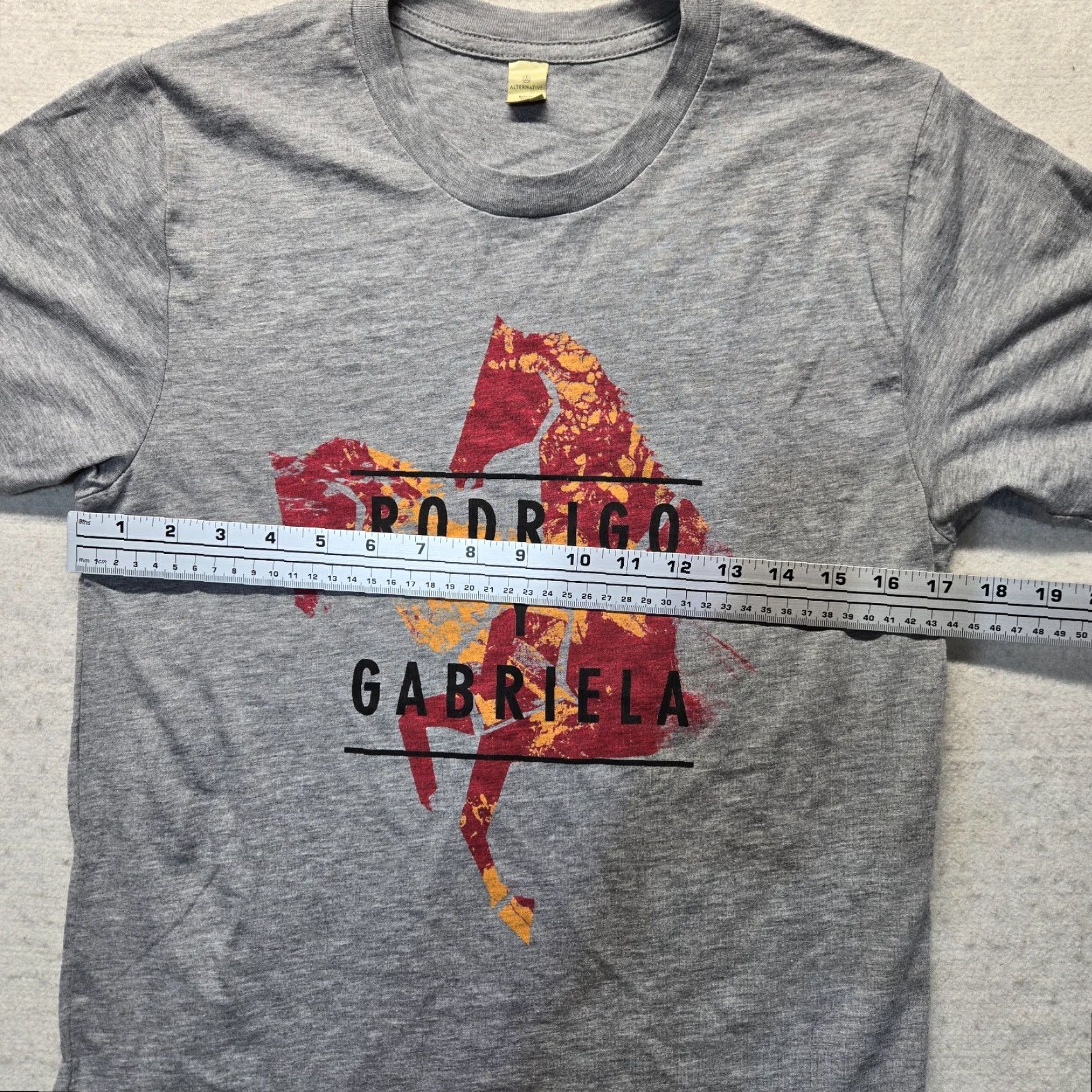 Vintage RODRIGO Y GABRIELA Concert Shirt Adult Small Gray T-Shirt 100% Cotton Graphic Tee Music Memorabilia Size US S / EU 44-46 / 1 - 4 Thumbnail