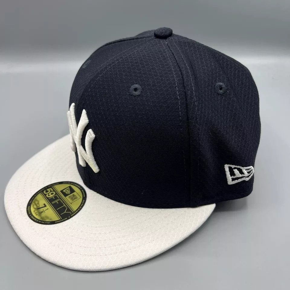 New Era New York Yankees Hat Men 7 1/8 Black White Fitted Cap New Size ONE SIZE - 2 Thumbnail