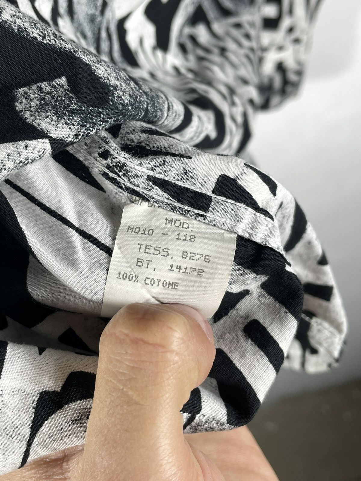 Moschino × Vintage Black White Monogram Vintsge Retro 00s Shirt Moschino Size US M / EU 48-50 / 2 - 9 Thumbnail