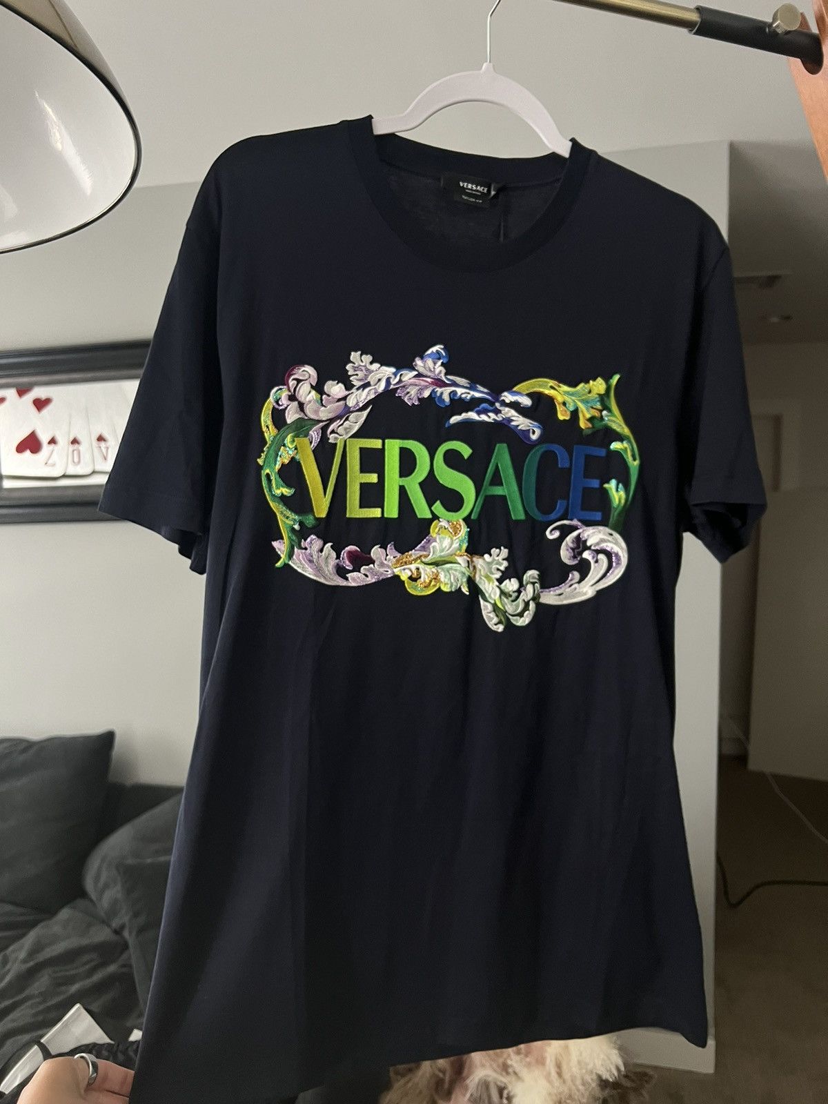 Versace VERSACE Embroidered T Shirt Size US L / EU 52-54 / 3 - 1 Thumbnail
