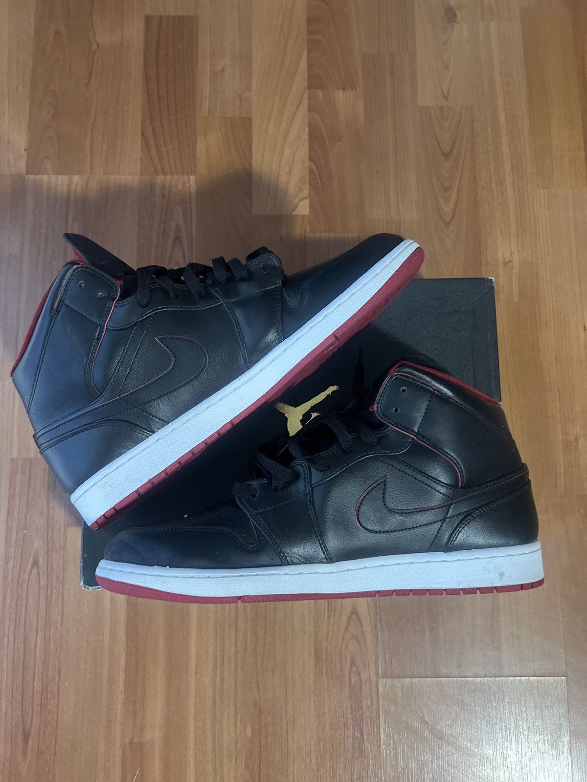 Jordan Brand Jordan 1 Retro Mid Black Red White Size US 13 / EU 46 - 2 Thumbnail