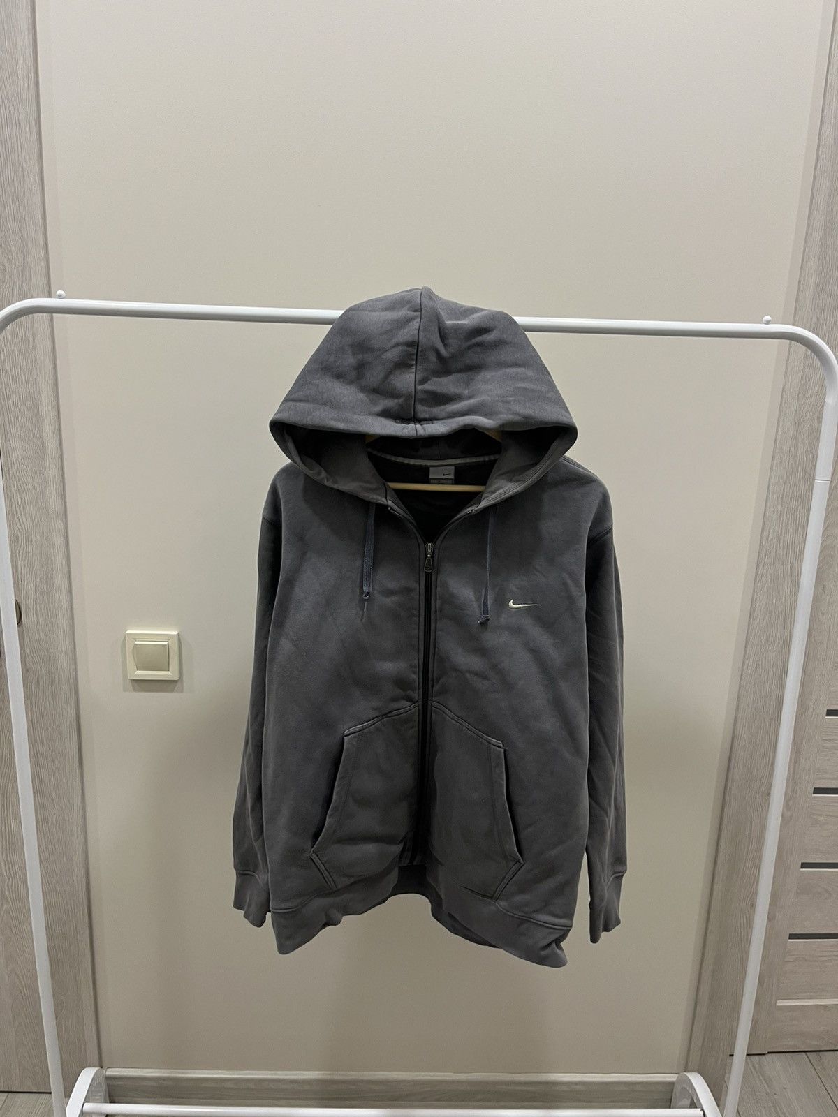 Nike 90s Nike Vintage Zip Hoodie Grey Small Swoosh Embroidered Size US L / EU 52-54 / 3 - 1 Thumbnail