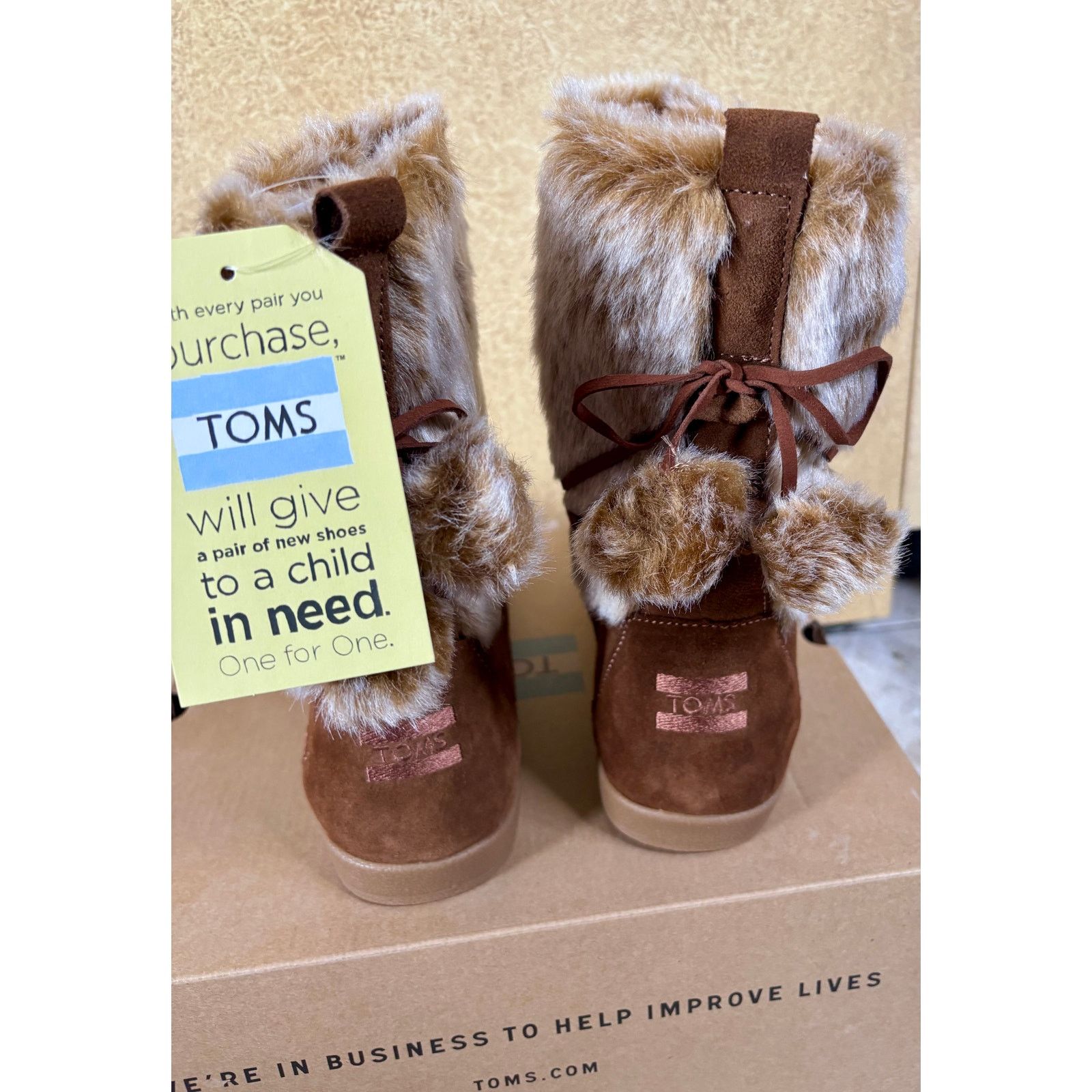 Toms NIB Toms Nepal Women's Rawhide Suede Boots Faux Hair Fur Size US 8.5 / IT 38.5 - 3 Thumbnail