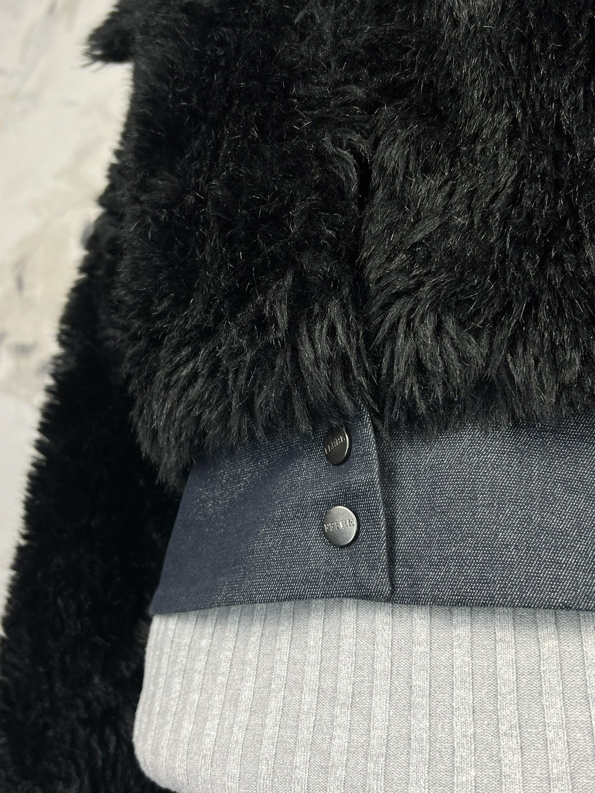 Ferre Vintage Ferre Jeans Black Faux Fur Jacket Size M Size M / US 6-8 / IT 42-44 - 7 Thumbnail