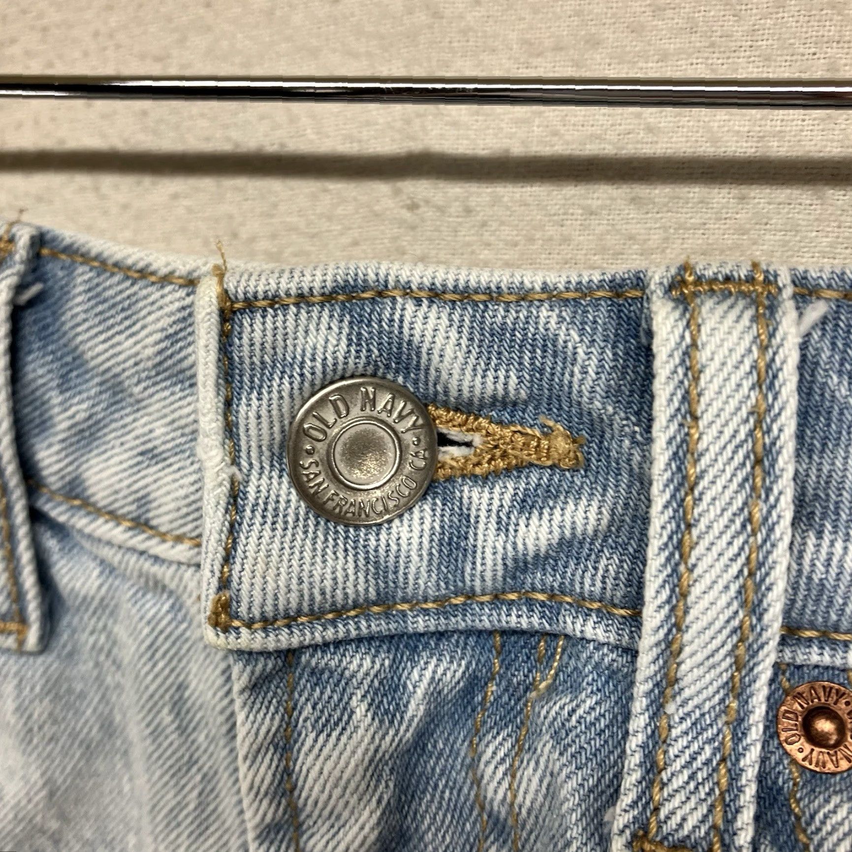 Old Navy Old Navy Women's Denim Shorts Cut-Off Light Blue 29x3 Stretch High Rise Size 4 5-Pocket Button Zip Vintage? No Size 27" / US 4 / IT 40 - 7 Thumbnail
