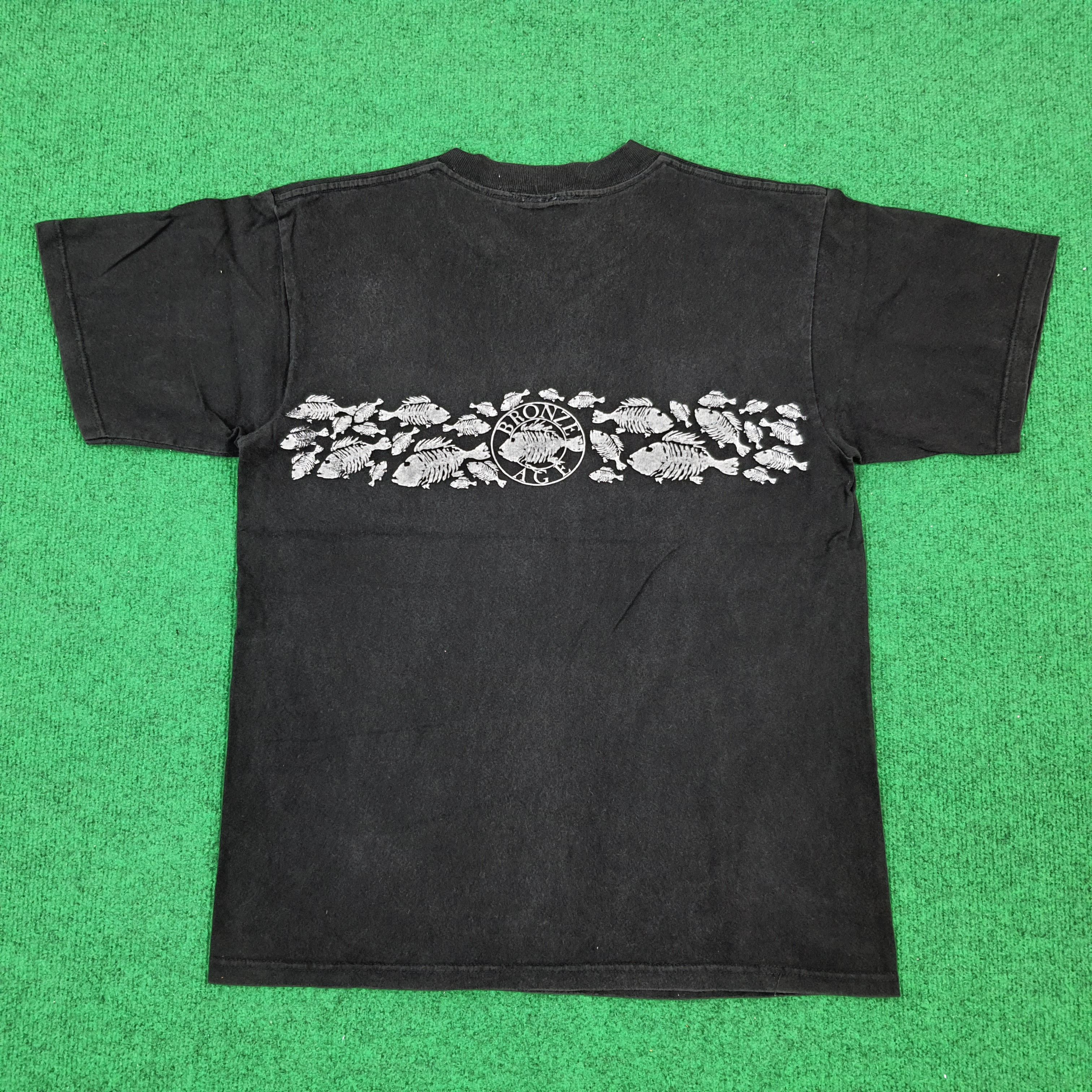 Vintage Vintage Bronze Age Surfing Band Tshirt Size US M / EU 48-50 / 2 - 2 Thumbnail