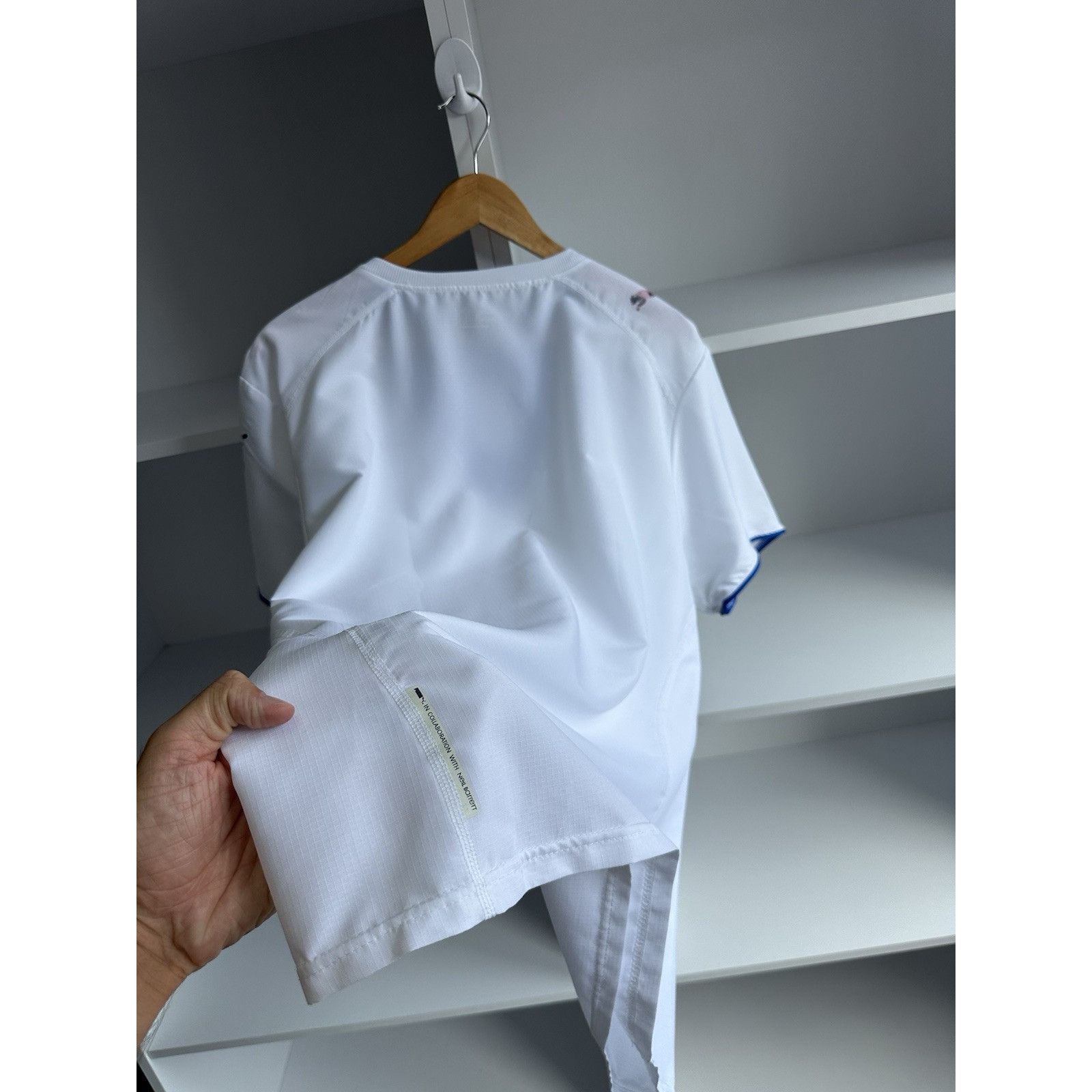 Puma ITALY 2006 AWAY FOOTBALL SHIRT SOCCER JERSEY PUMA sz XL MEN Size US L / EU 52-54 / 3 - 10 Thumbnail