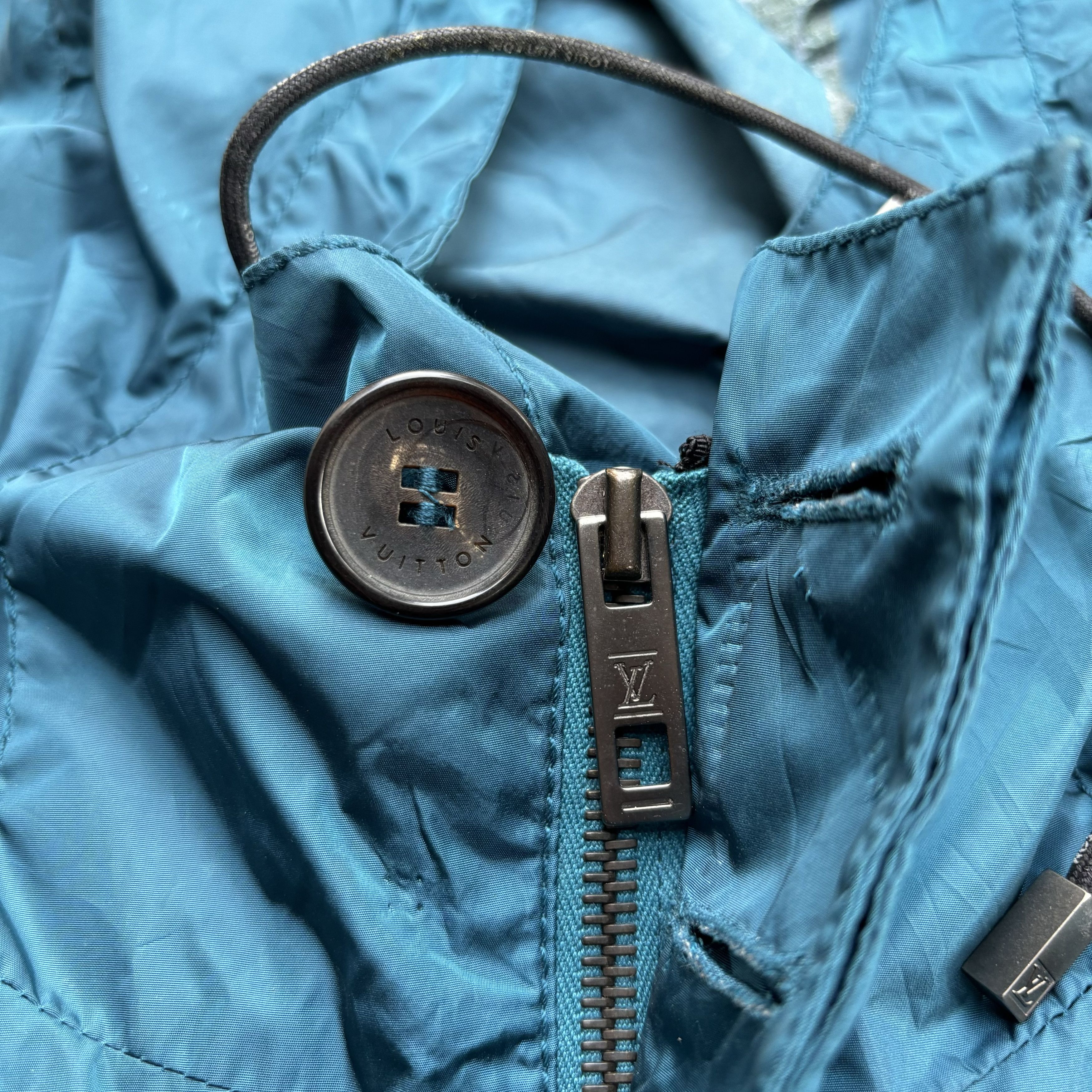 Louis Vuitton Louis Vuitton Waterproof Jacket Size US S / EU 44-46 / 1 - 10 Thumbnail