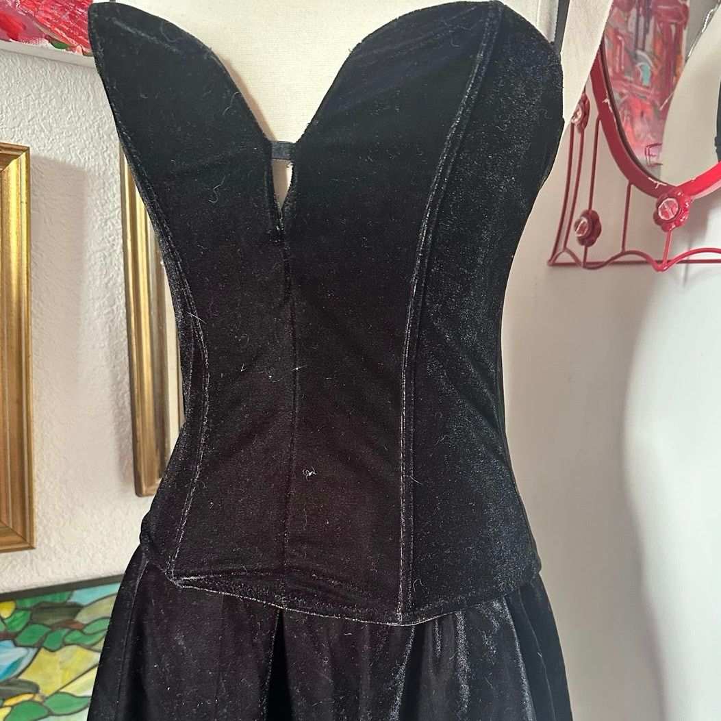 Other hot topic spirit halloween black velvet corset and skirt set Size 26" / US 2 / IT 38 - 2 Thumbnail