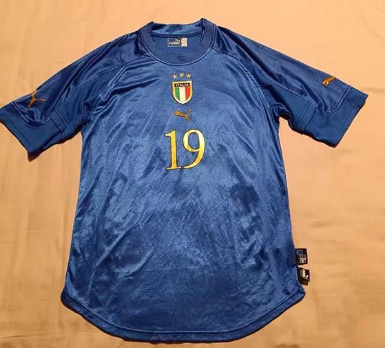 Other 2004 Italy 19 Vincenzo Montella Jersey Home Size US L / EU 52-54 / 3 - 1 Thumbnail