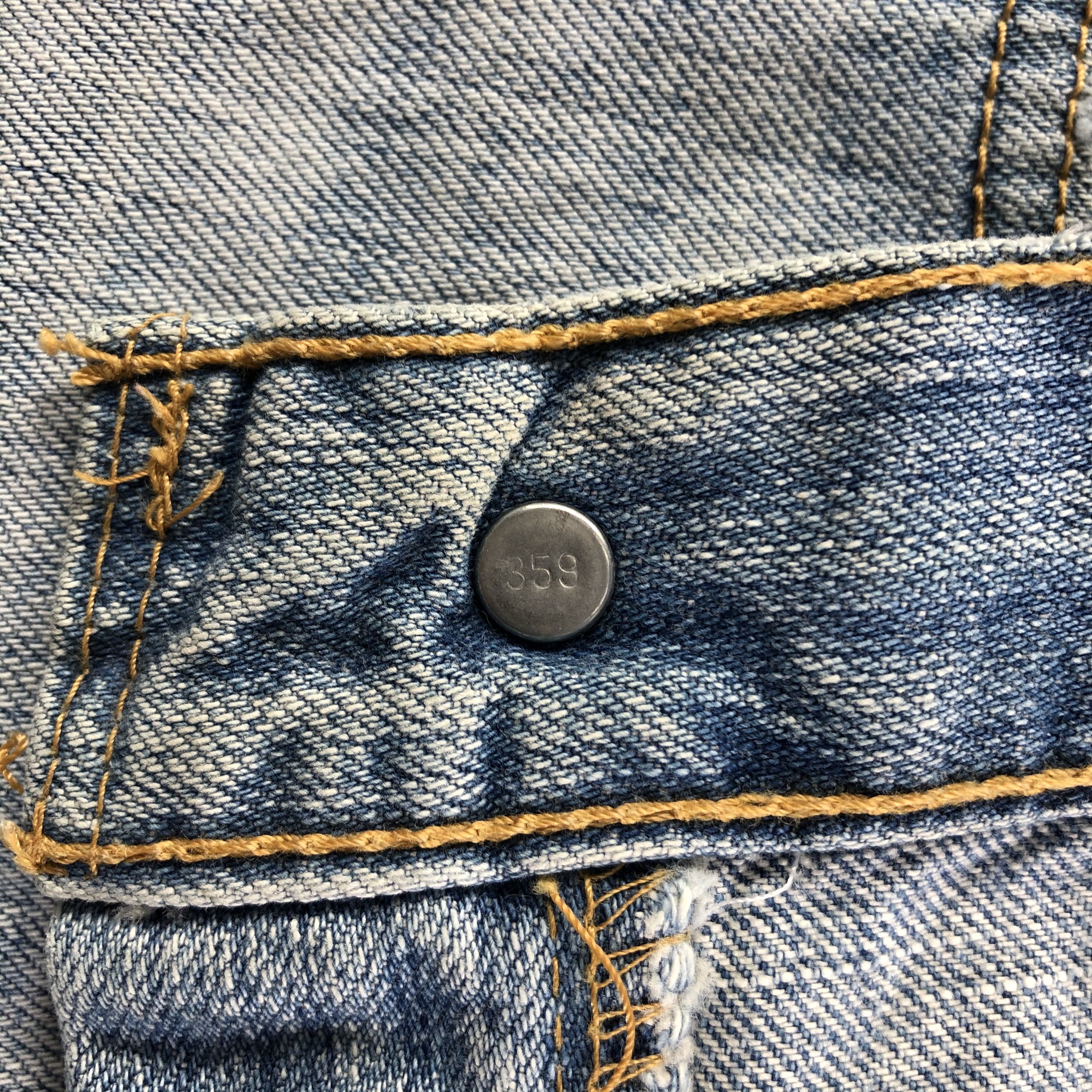 Levi's Vintage Levis 501 Jeans Medium Wash Denim KJ1894 Size US 31 - 8 Thumbnail