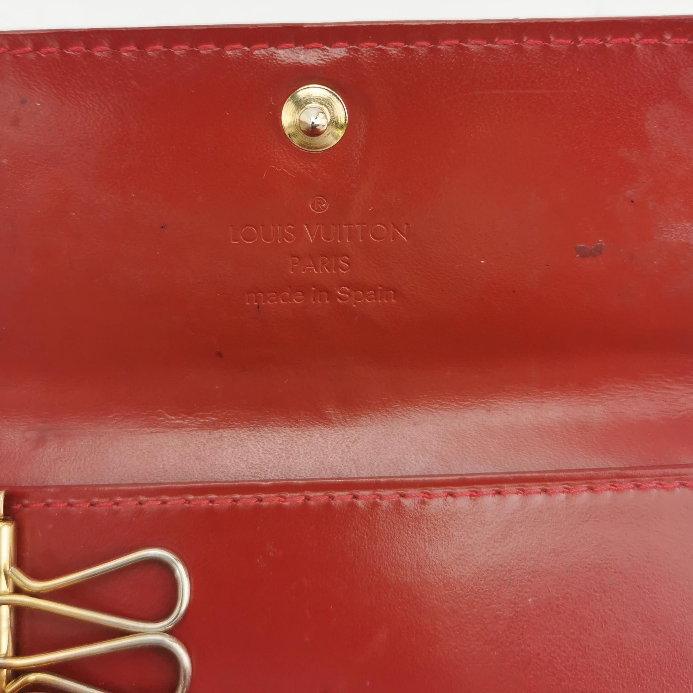 Louis Vuitton Louis Vuitton (LV) Patent leather solid color logo embossed Size ONE SIZE - 3 Thumbnail