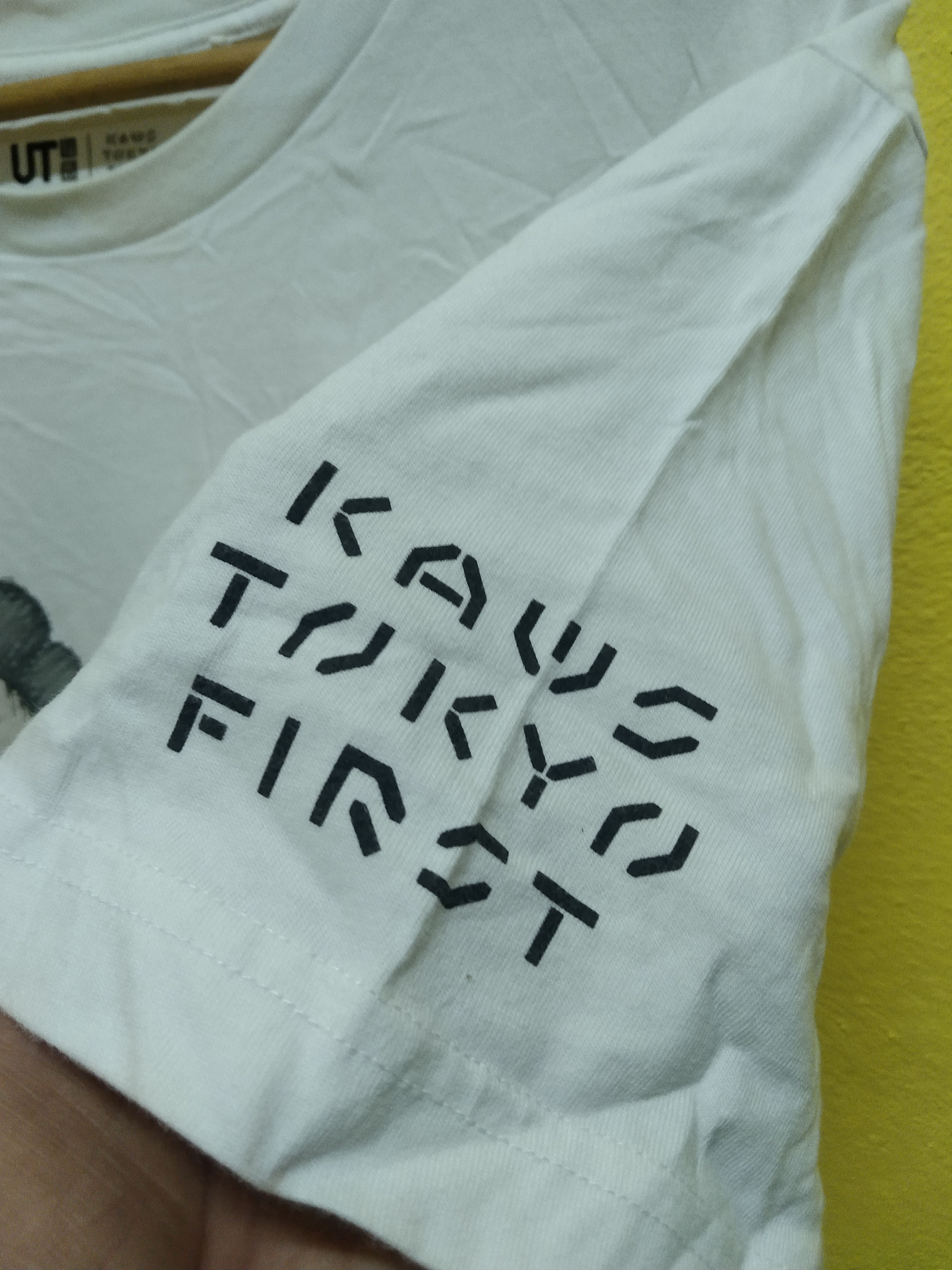 Kaws × Uniqlo kaws x Uniqlo Shirt Size US XXL / EU 58 / 5 - 7 Thumbnail