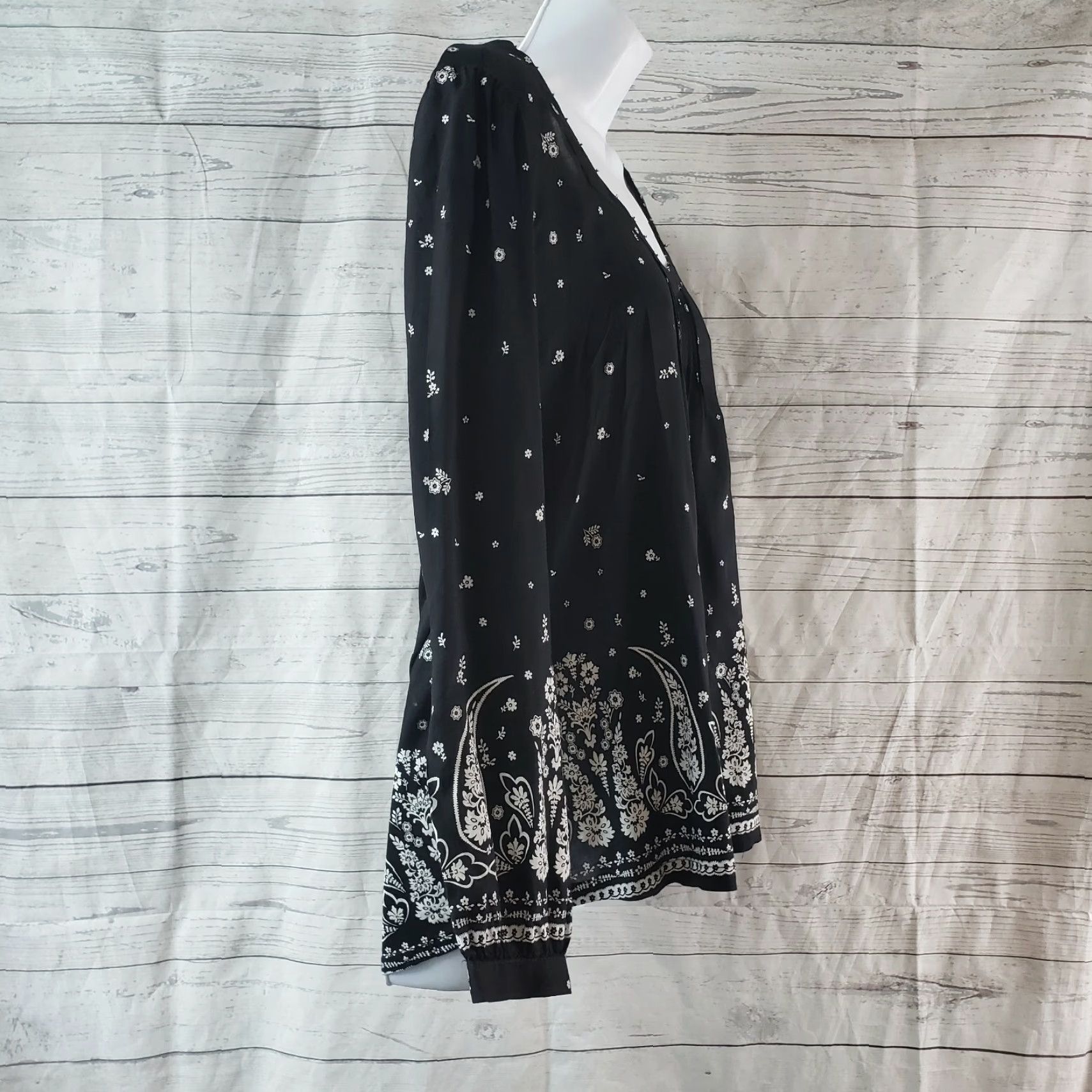 Lucky Brand Lucky Brand Women's Blouse Shirt Long Sleeve Size M Black White Floral Paisley Top Mens Womens Boys Girls Size M / US 6-8 / IT 42-44 - 3 Thumbnail