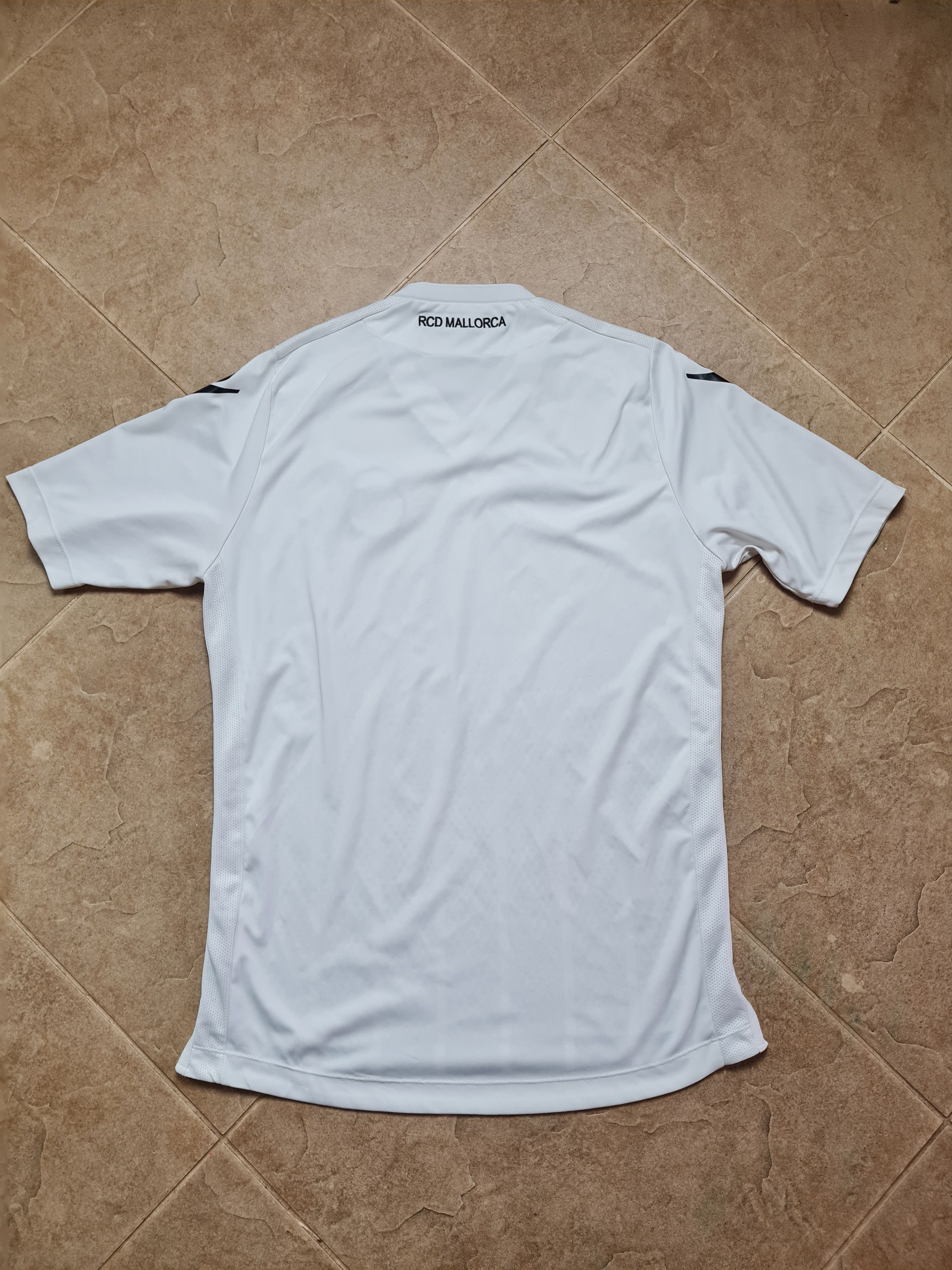 Macron MACRON WHITE REAL MALLORKA 2015/2016 AWAY FOOTBALL SHIRT Size US L / EU 52-54 / 3 - 6 Thumbnail