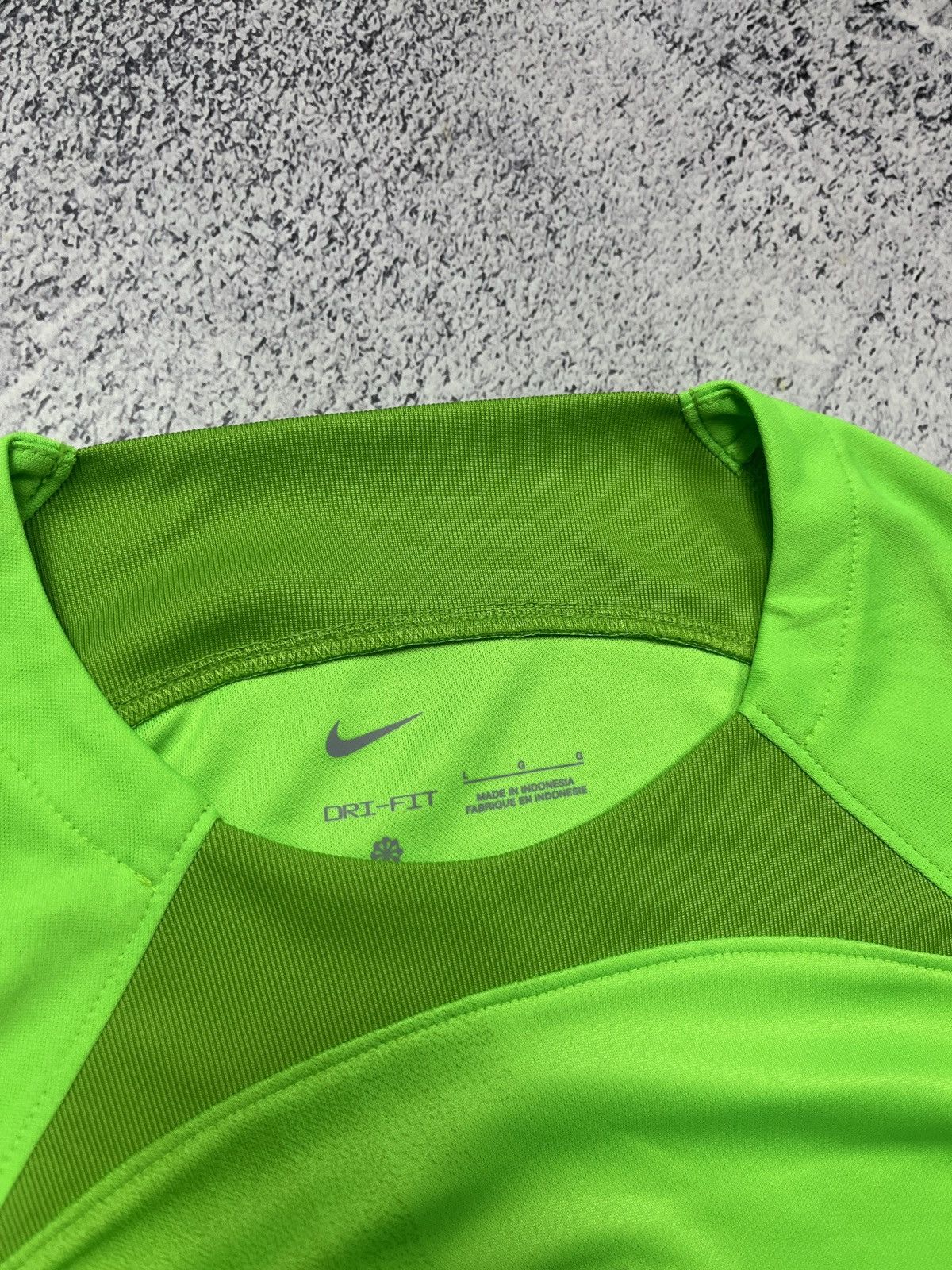 Nike NWT Nike Paris Saint Germain 2022/23 Home Goalkeeper Jersey Size US L / EU 52-54 / 3 - 6 Thumbnail