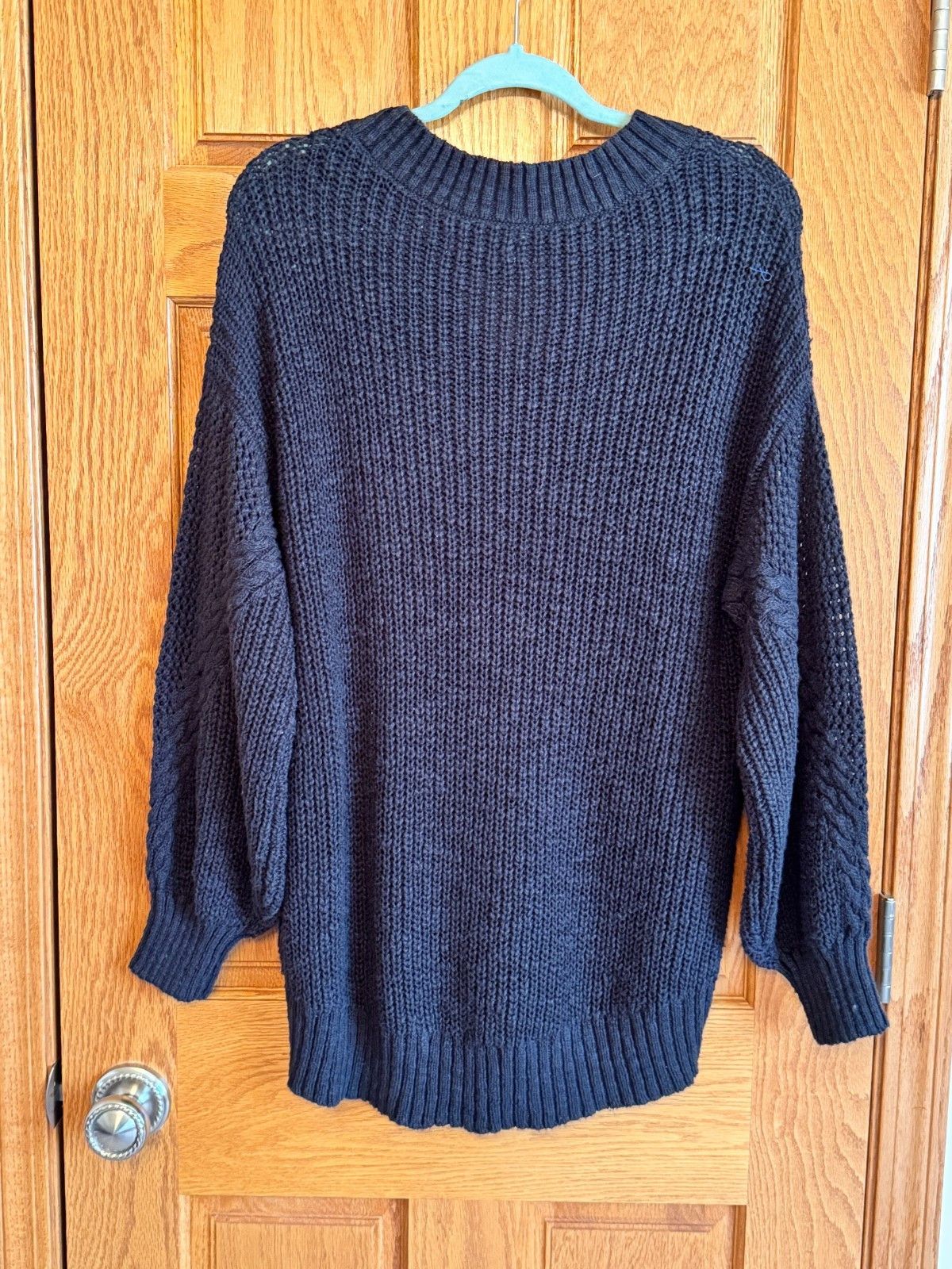 American Eagle Outfitters American Eagle Women's V-Neck Black Pullover Sweater Size M Size M / US 6-8 / IT 42-44 - 2 Thumbnail