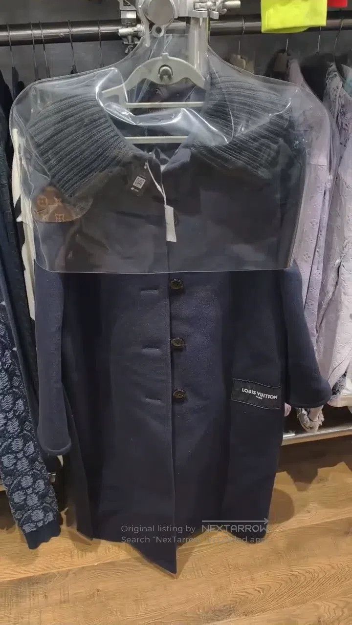 Louis Vuitton Louis Vuitton Inside Logo Full Cashmere Button Coat Size XS / US 0-2 / IT 36-38 - 1 Thumbnail