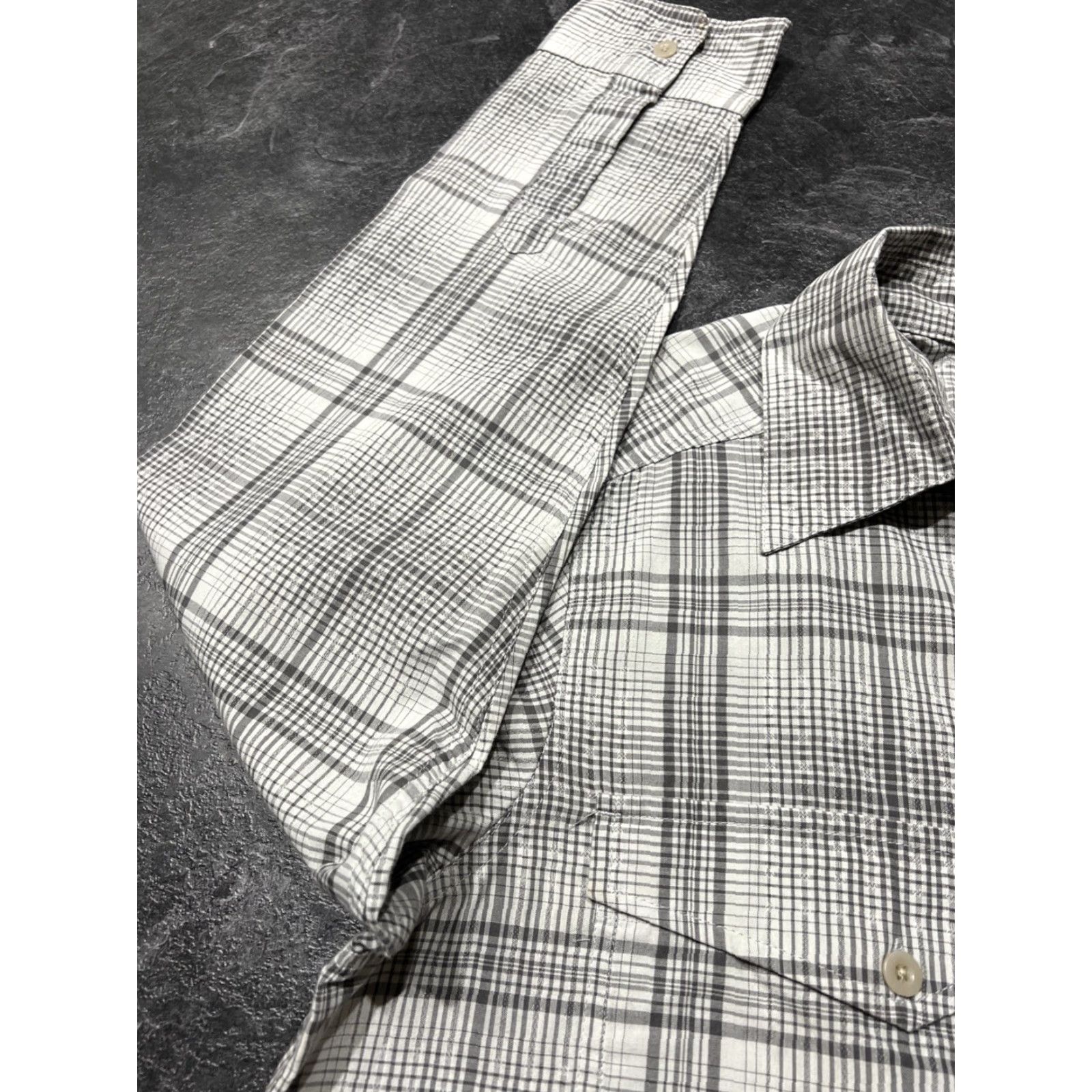 Mountain Hardwear Mountain Hardwear Men's Long Sleeve Button Up Shirt Medium Gray Striped Casual Clothing Size US M / EU 48-50 / 2 - 6 Thumbnail