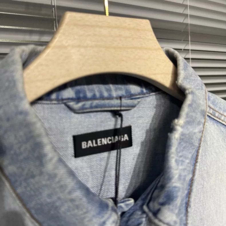 Balenciaga balenciaga washed denim jacket with logo Size US L / EU 52-54 / 3 - 7 Thumbnail