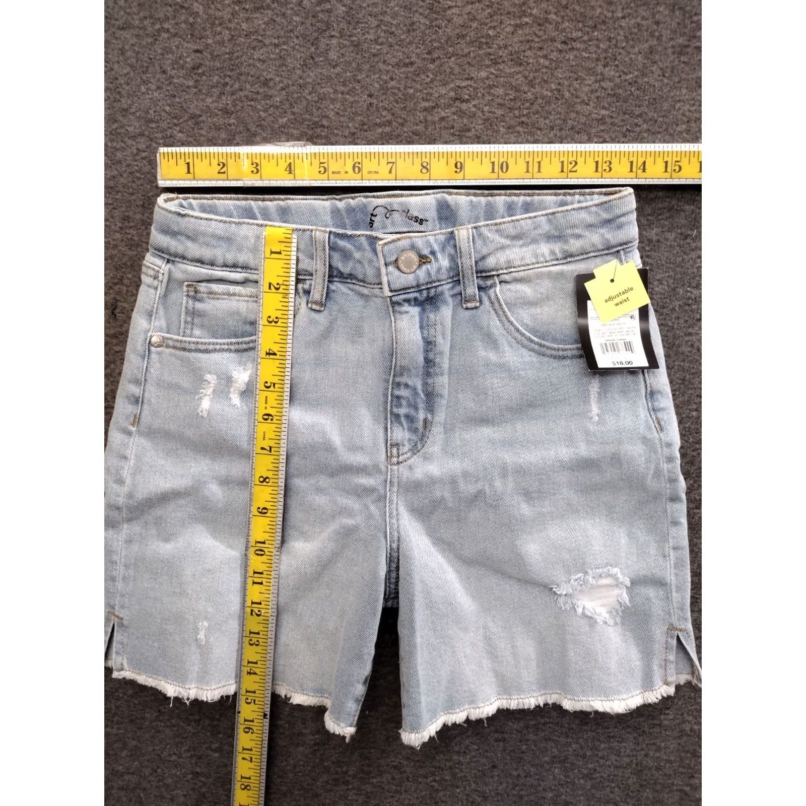 Vintage Art Class Cropped Women's Jeans Shorts light blue XL 14-16 Denim 5-Pocket Relaxed Mid Rise Casual Spring Summer Blue denim shorts (Women) Size 40" / US 18 - 4 Thumbnail