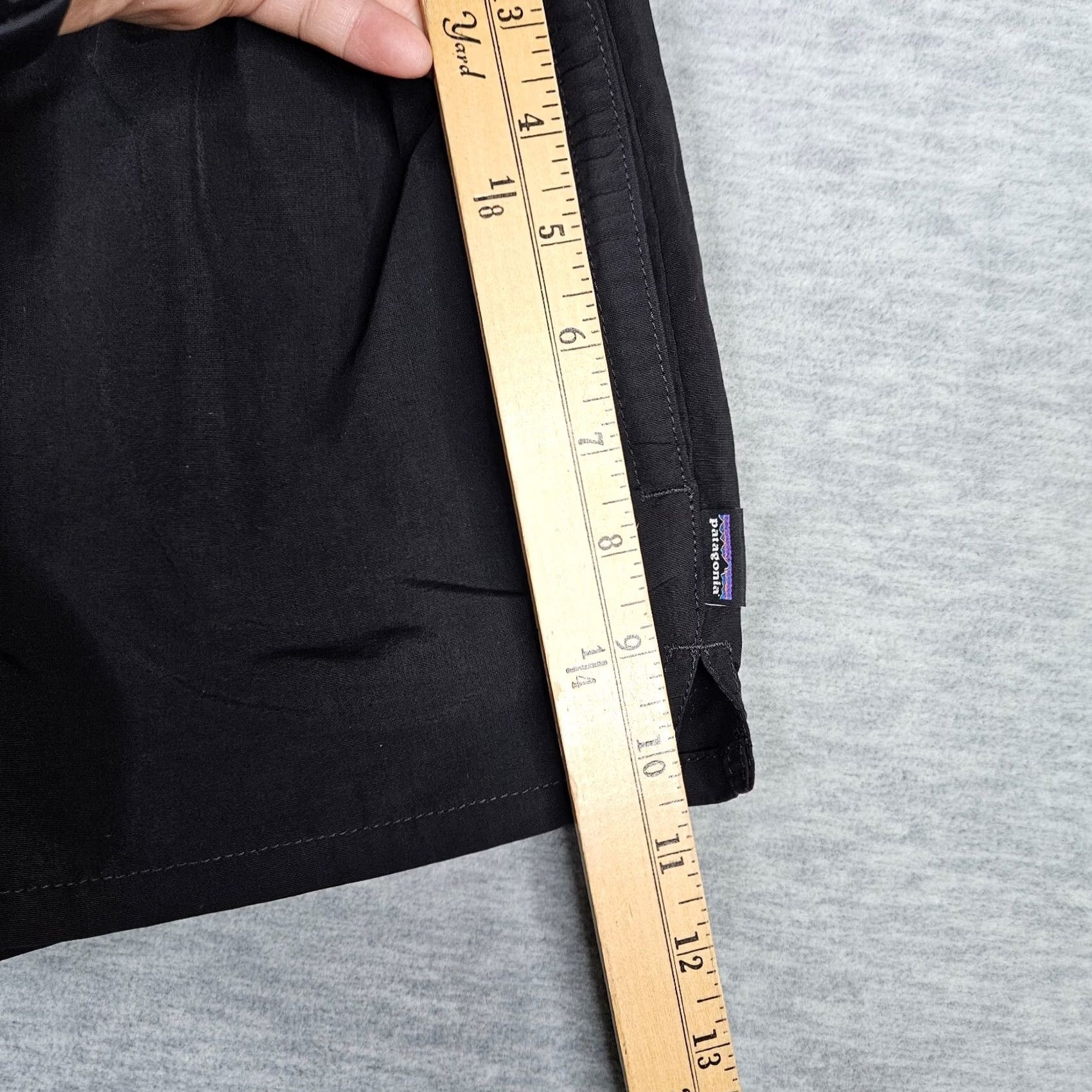 Patagonia Patagonia Women's Black Shorts Pockets Size S Regular Nylon Outdoor Logo Mid Rise Casual Pants Size 28" / US 6 / IT 42 - 3 Thumbnail