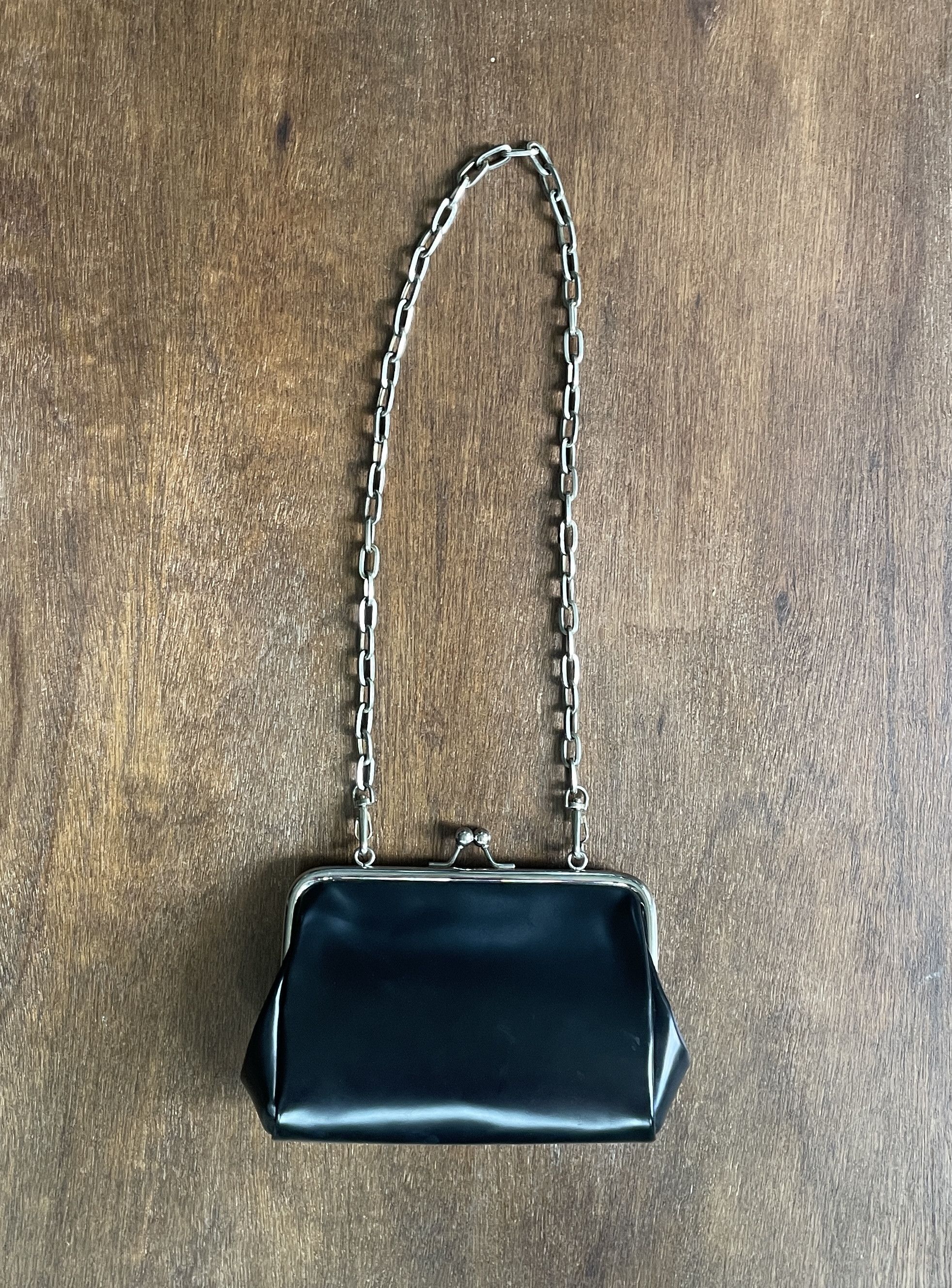 Comme des Garcons COMME des GARCONS Patent Leather Kiss Lock Chain Strapped Size ONE SIZE - 1 Thumbnail