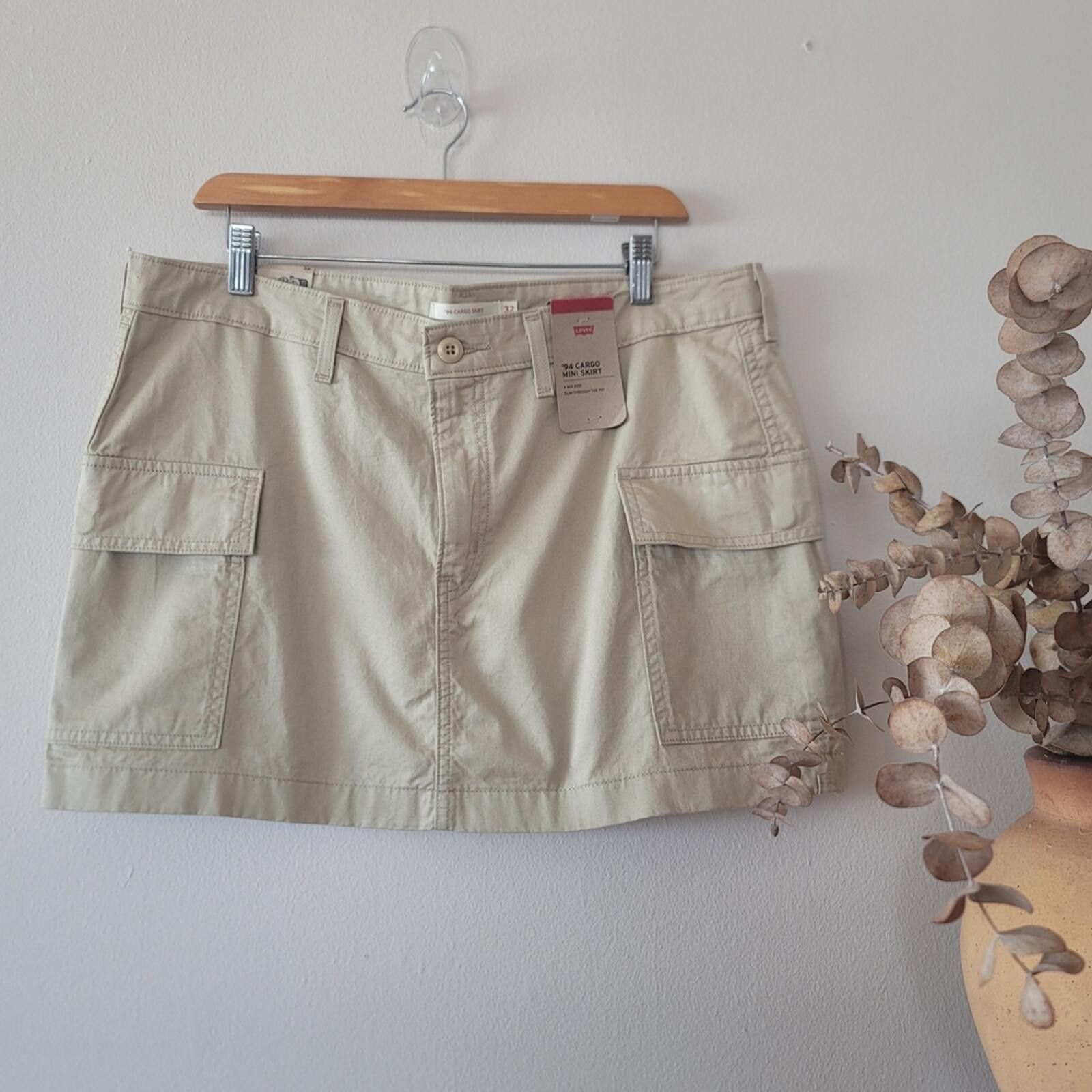 Levi's Levi’s '94 Cargo Mini Skirt in Safari Tan Sz 32 New Cotton Size 40" / US 18 - 4 Thumbnail